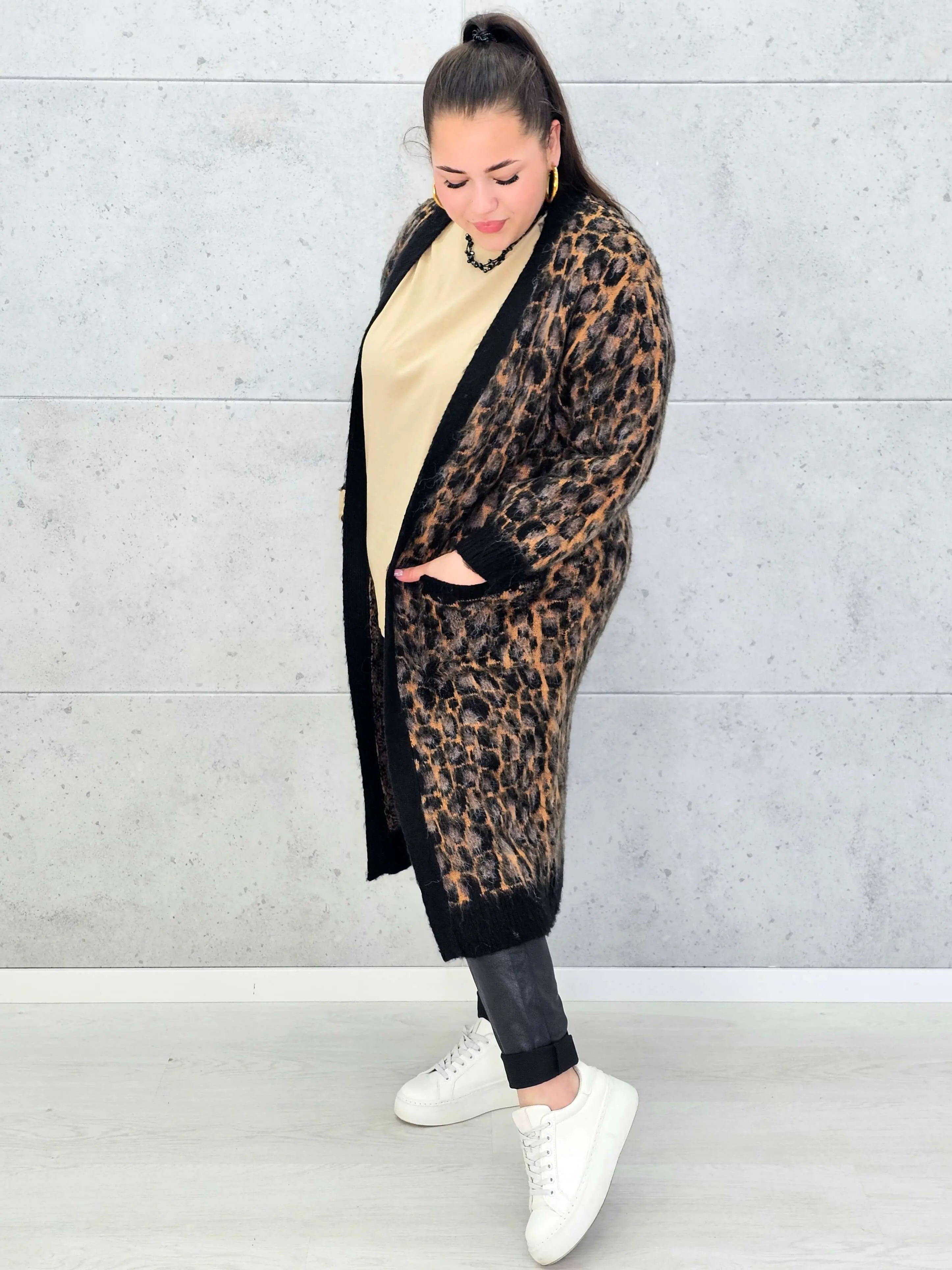 Kardigan plus size z motywem panterki – długi, ciepły i stylowy model plus size Stylowa XL