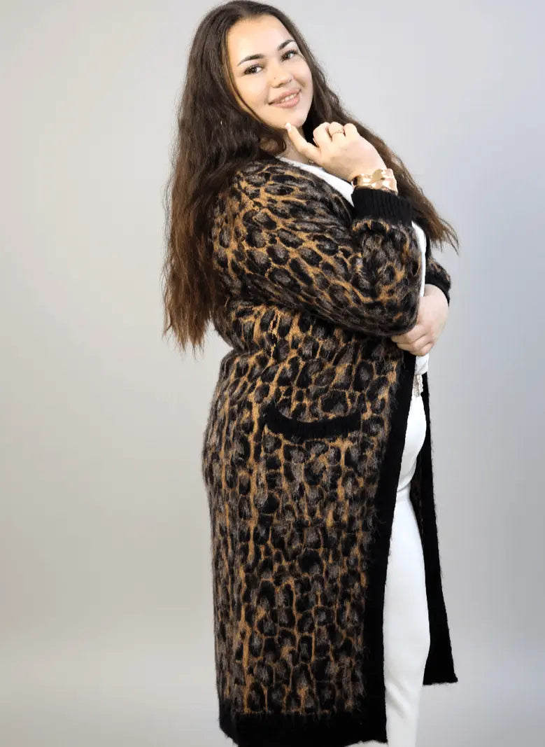 Kardigan plus size z motywem panterki – długi, ciepły i stylowy model plus size Stylowa XL