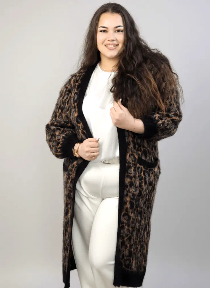 Kardigan plus size z motywem panterki – długi, ciepły i stylowy model plus size Stylowa XL