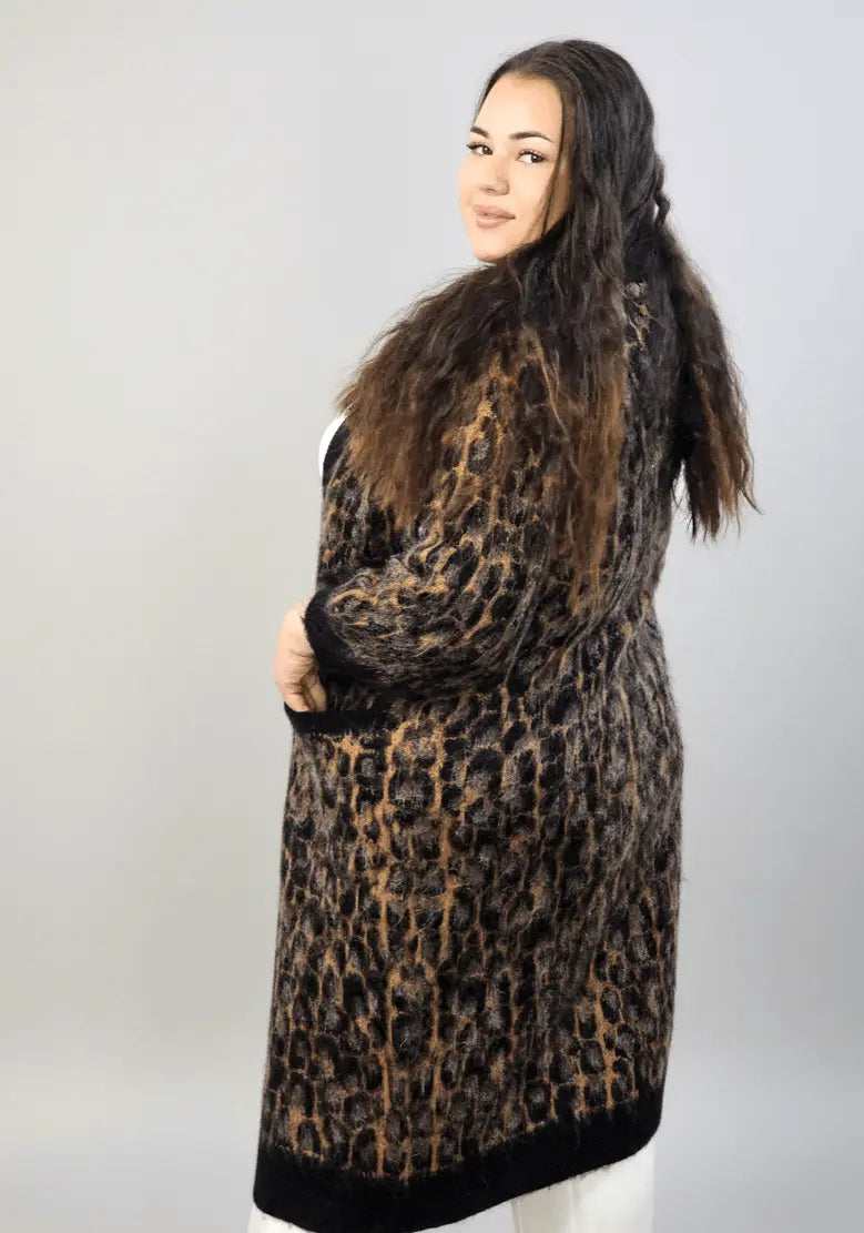 Kardigan plus size z motywem panterki – długi, ciepły i stylowy model plus size Stylowa XL