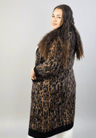 Kardigan plus size z motywem panterki – długi, ciepły i stylowy model plus size Stylowa XL