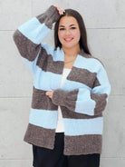 Kardigan w pasy plus size – modny, wygodny i stylowy wybór dla kobiet Stylowa XL