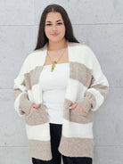 Kardigan w pasy plus size – modny, wygodny i stylowy wybór dla kobiet Stylowa XL