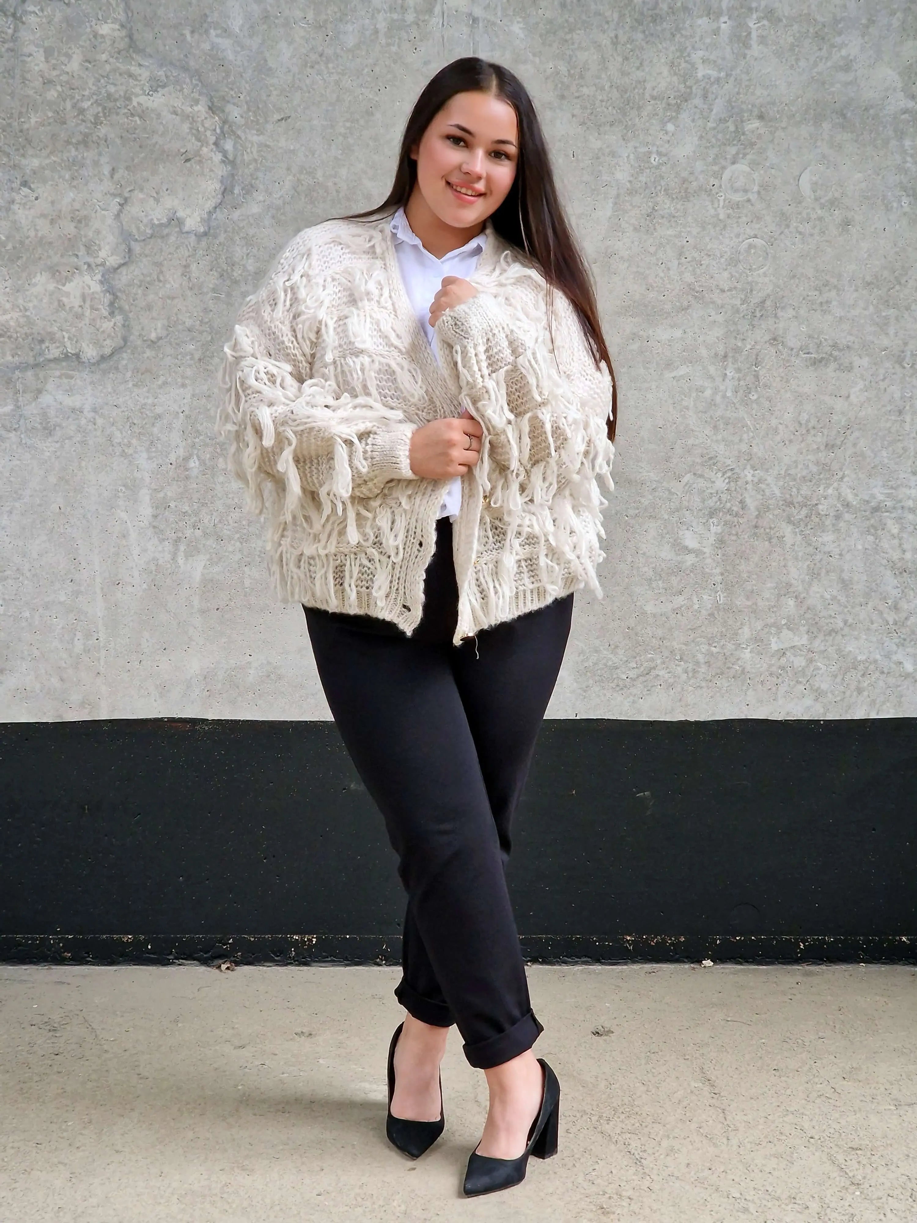 Kardigan z frędzlami – odważny akcent w Twojej garderobie Stylowa XL