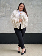 Kardigan z frędzlami – odważny akcent w Twojej garderobie Stylowa XL