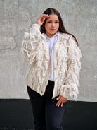 Kardigan z frędzlami – odważny akcent w Twojej garderobie Stylowa XL