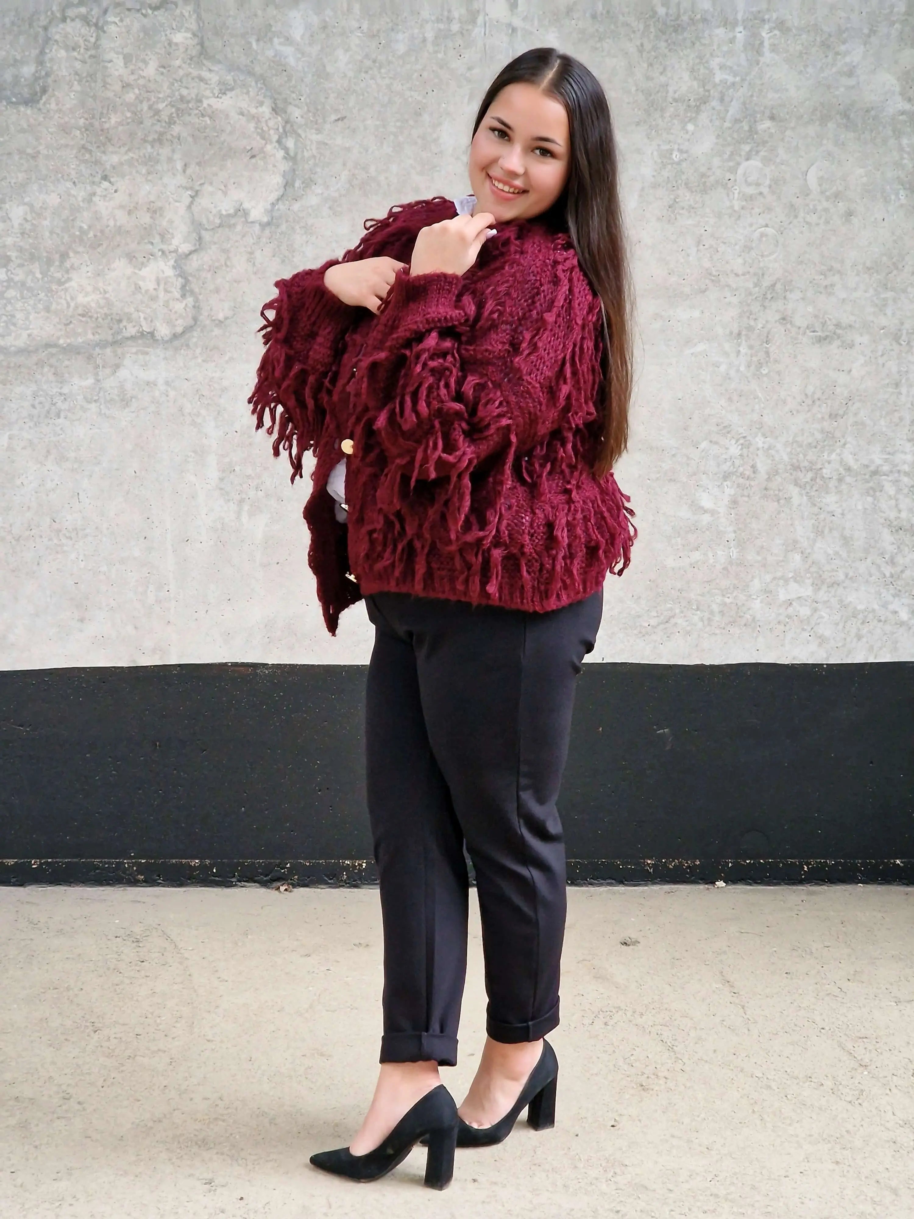 Kardigan z frędzlami – odważny akcent w Twojej garderobie Stylowa XL