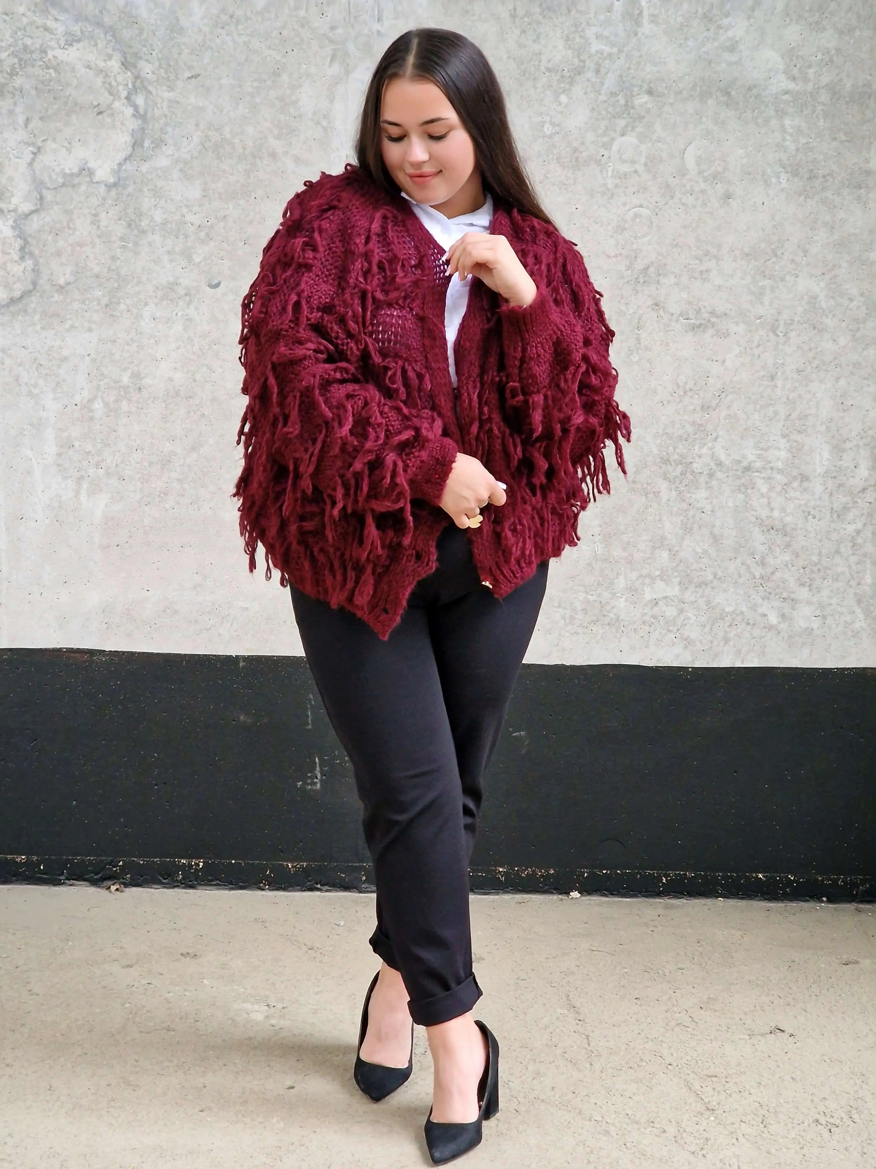 Kardigan z frędzlami – odważny akcent w Twojej garderobie Stylowa XL