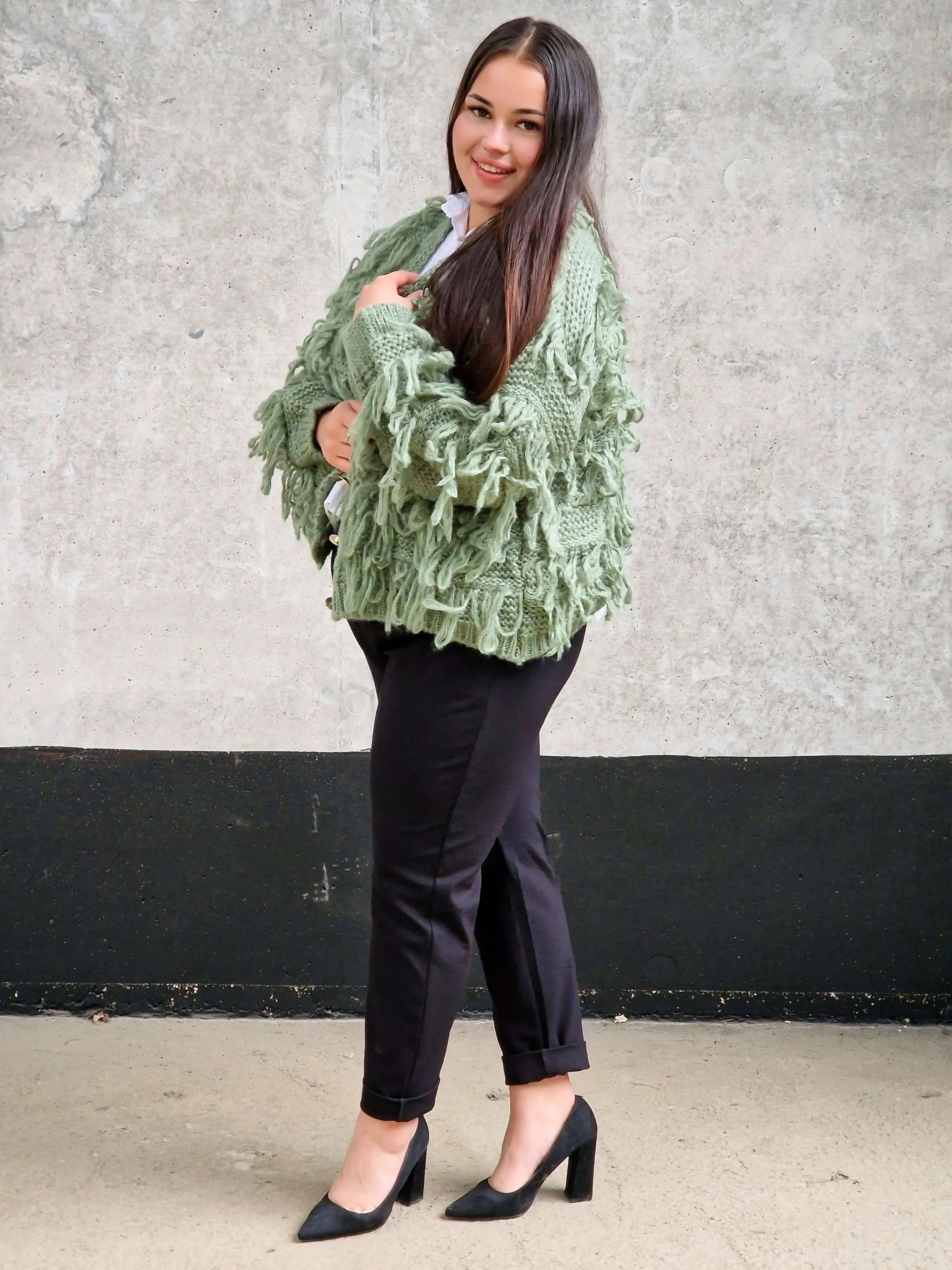 Kardigan z frędzlami – odważny akcent w Twojej garderobie Stylowa XL