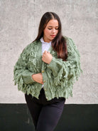 Kardigan z frędzlami – odważny akcent w Twojej garderobie Stylowa XL