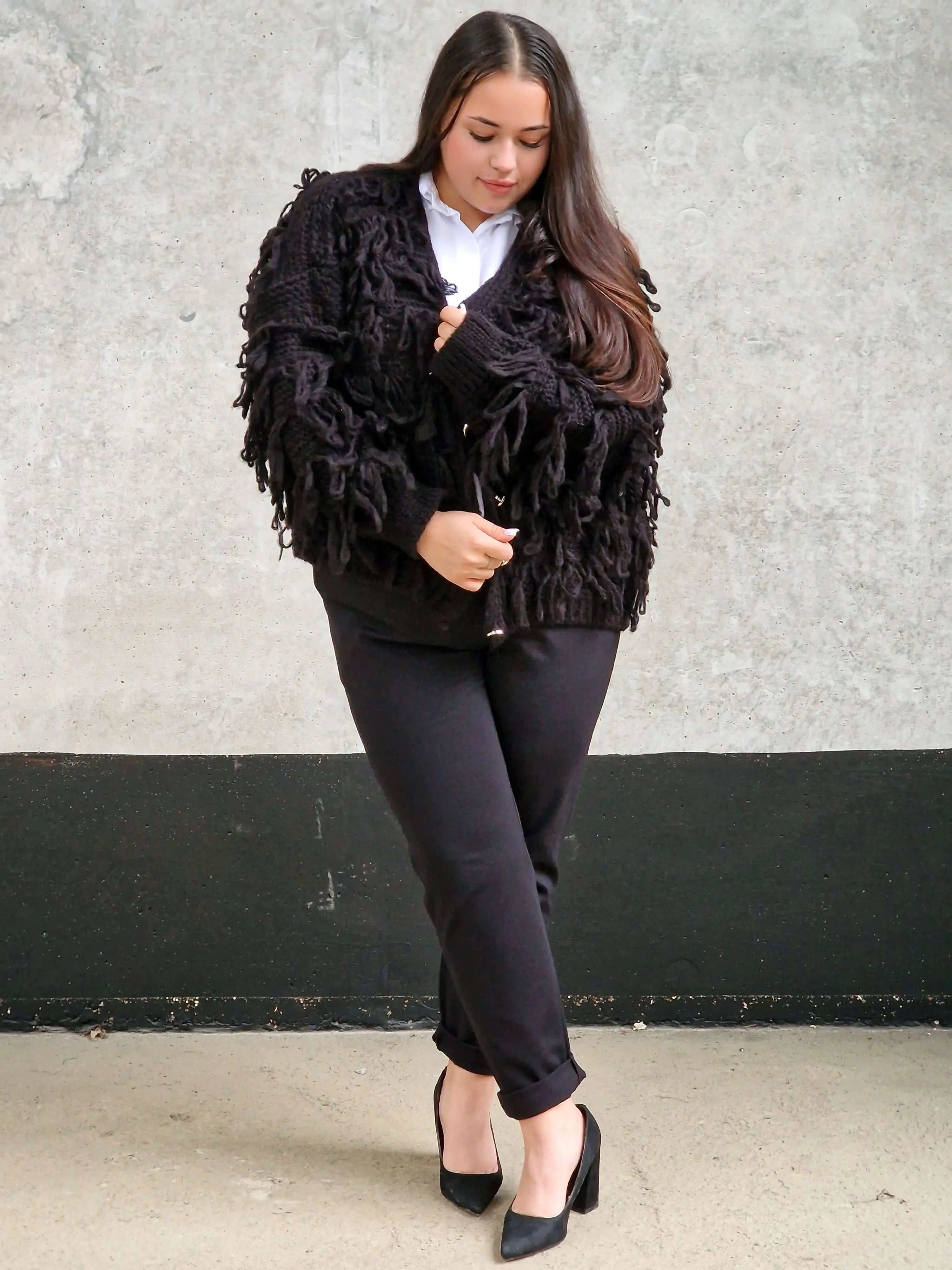 Kardigan z frędzlami – odważny akcent w Twojej garderobie Stylowa XL