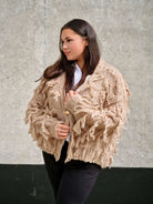 Kardigan z frędzlami – odważny akcent w Twojej garderobie Stylowa XL