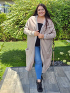 Kardigan z wstawką wzoru ,paseczek do przewiązania - jasny beż Stylowa XL