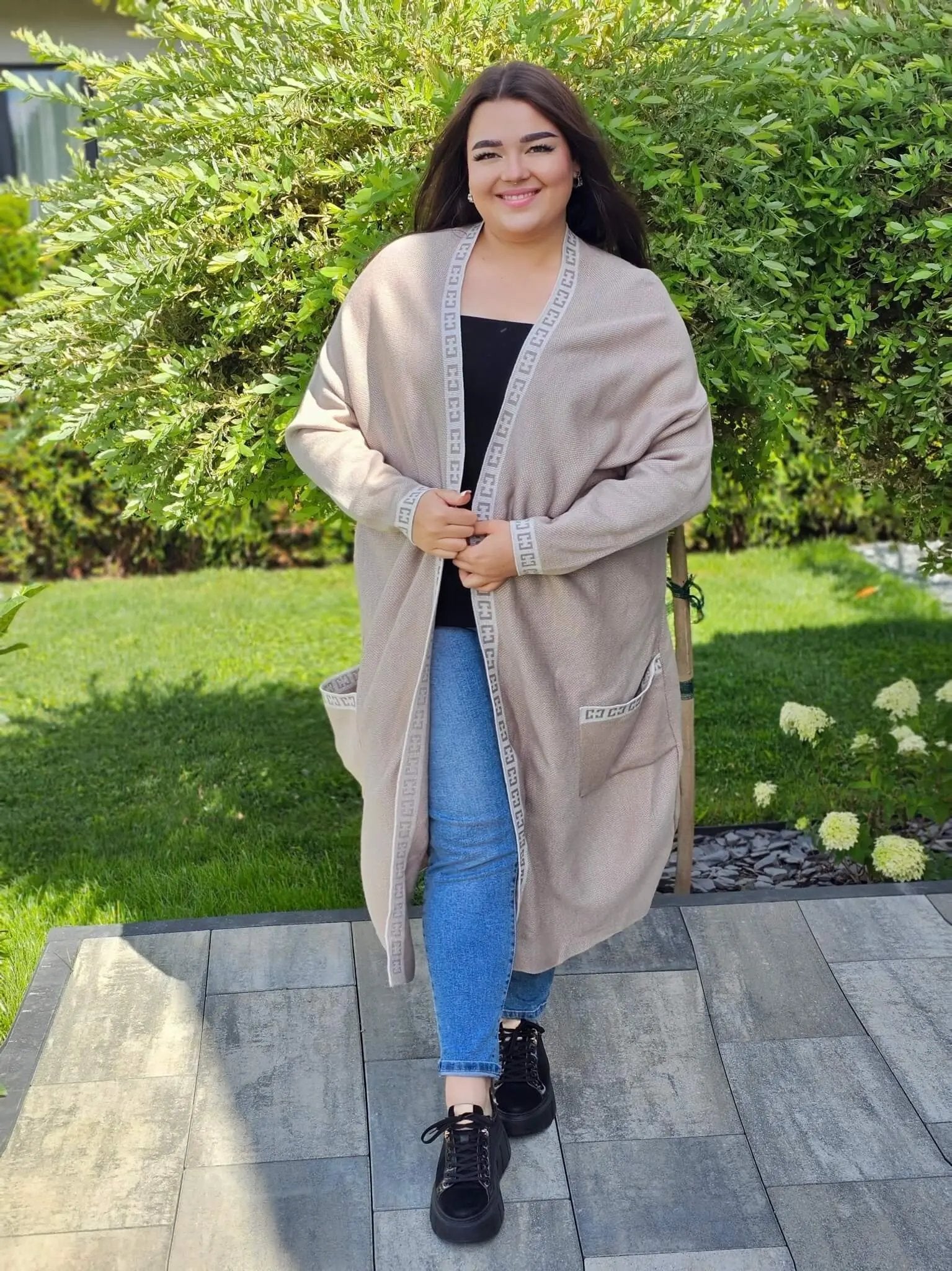 Kardigan z wstawką wzoru ,paseczek do przewiązania - jasny beż Stylowa XL