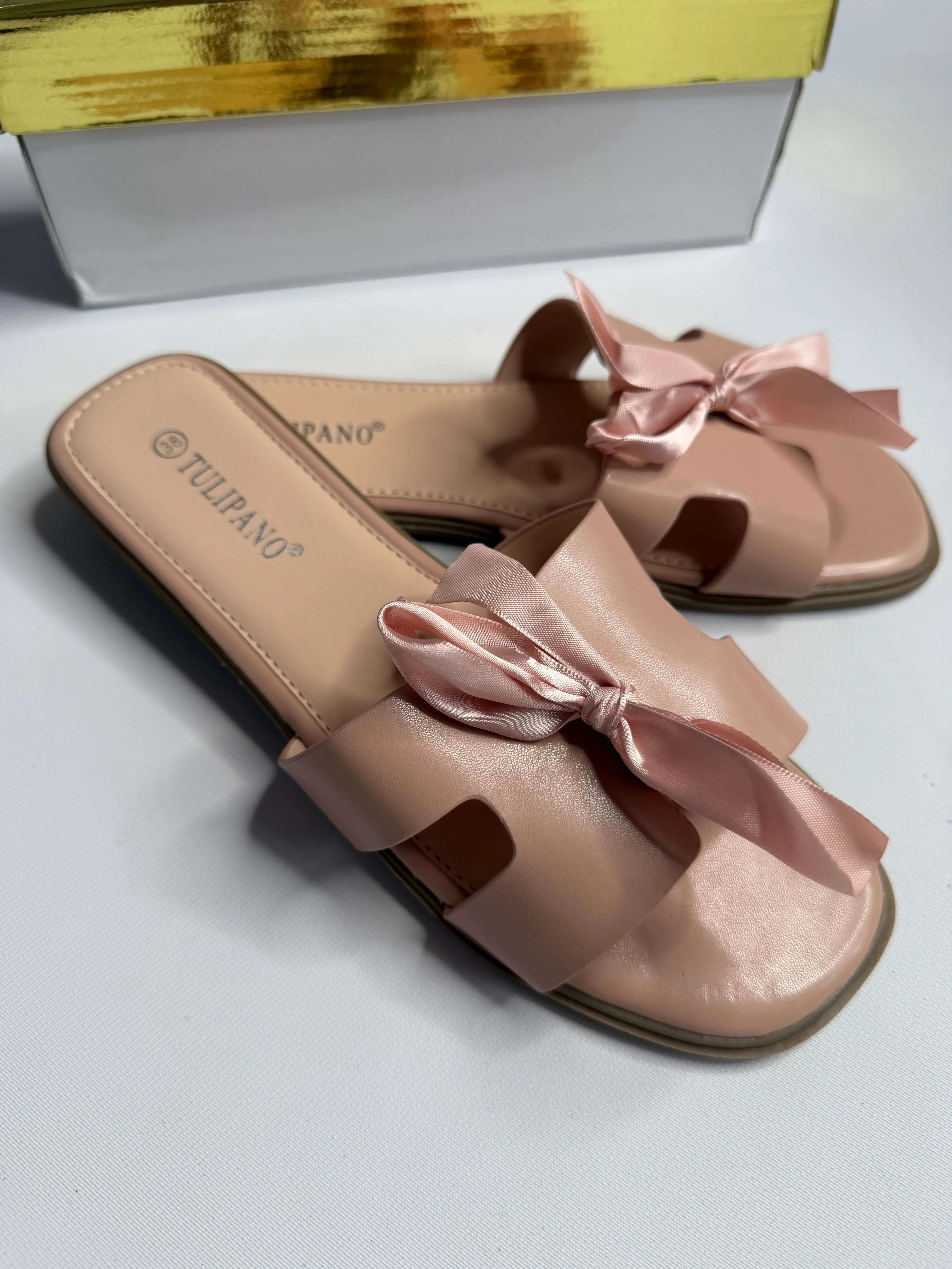 Klapki damskie Tulipano z kokardą – eleganckie na wiosne i lato Stylowa XL