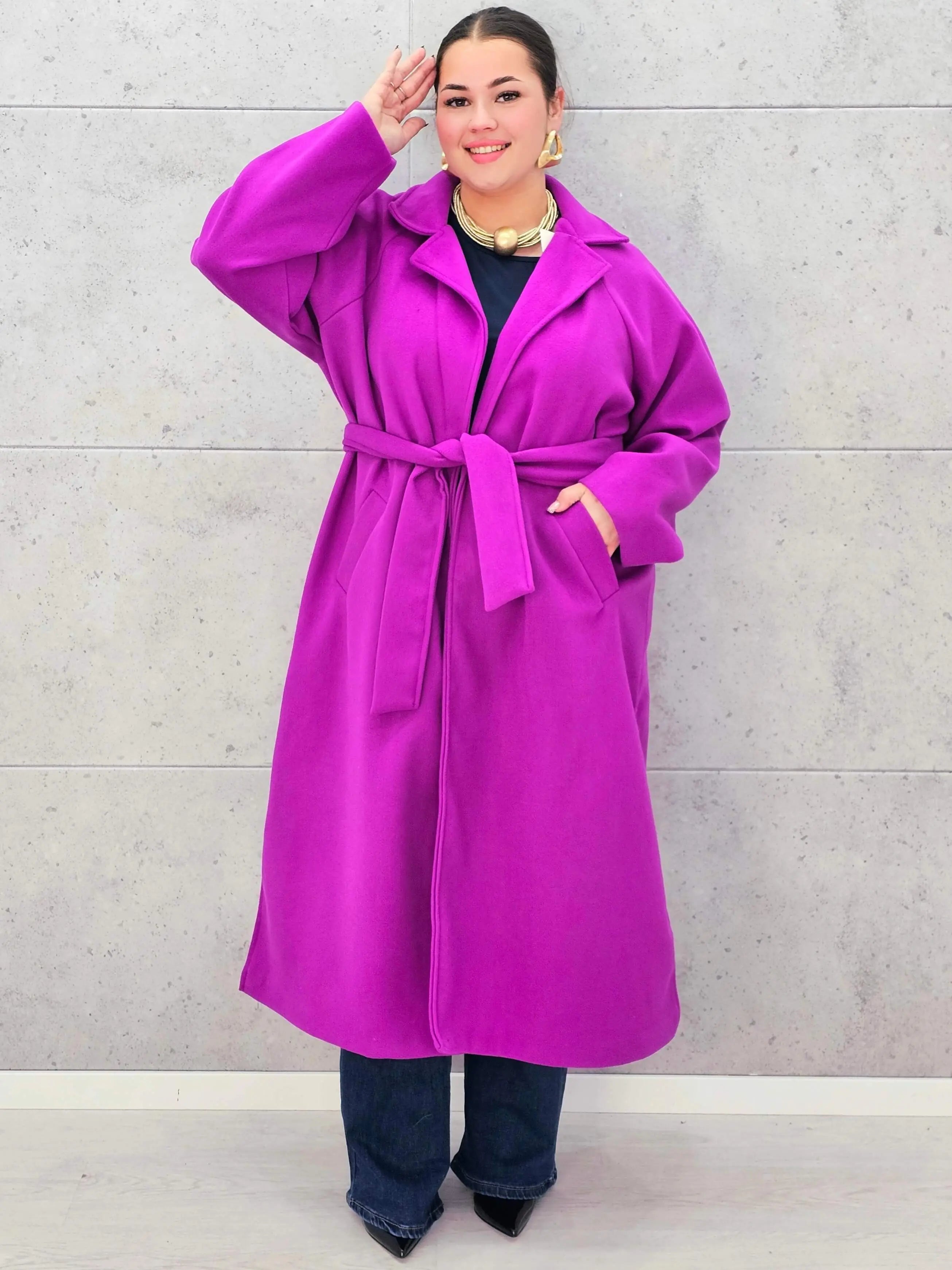 Klasyczny płaszcz damski – elegancja i styl w najlepszym wydaniu Plus Size Stylowa XL