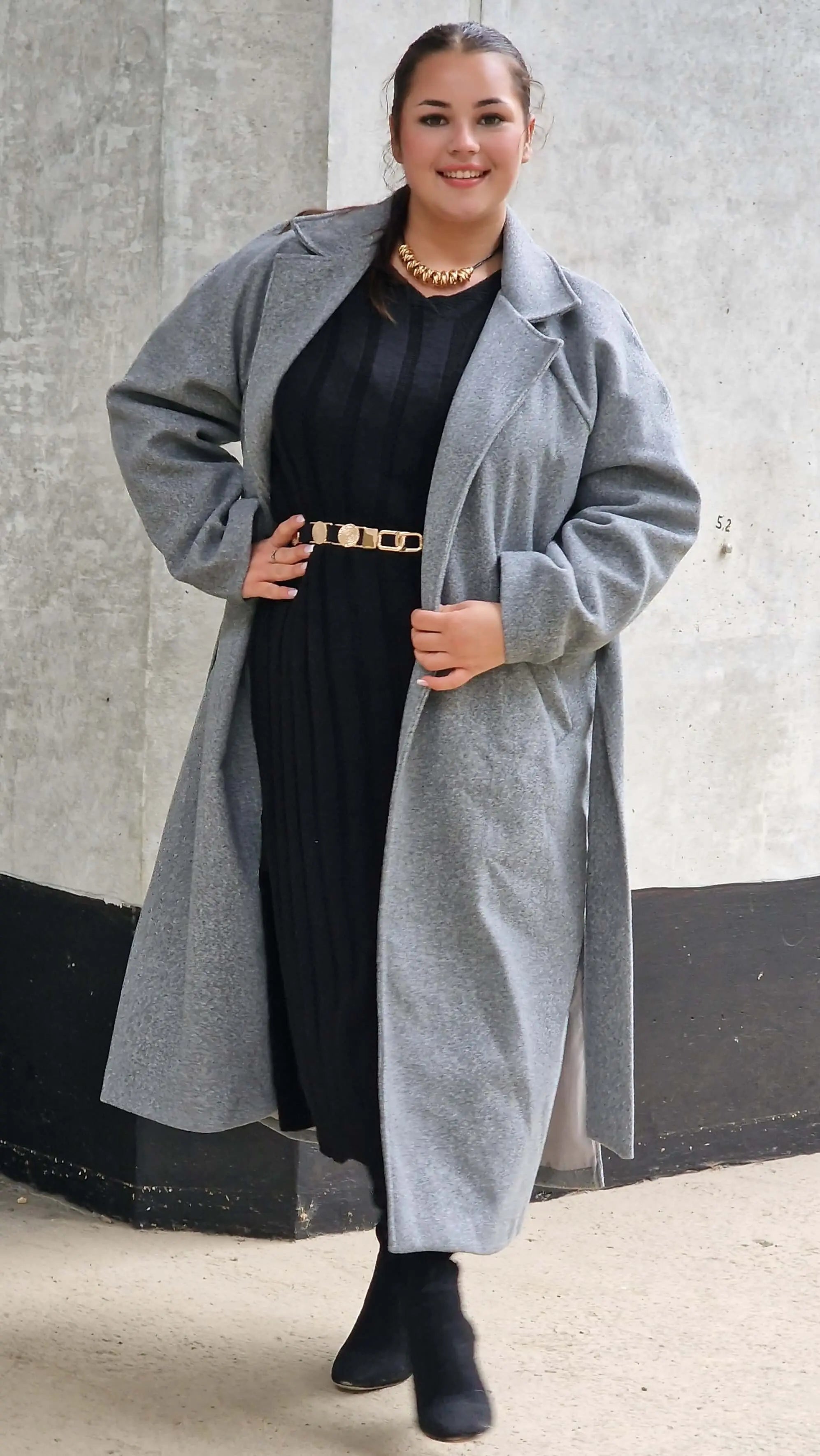 Klasyczny płaszcz damski – elegancja i styl w najlepszym wydaniu Plus Size Stylowa XL