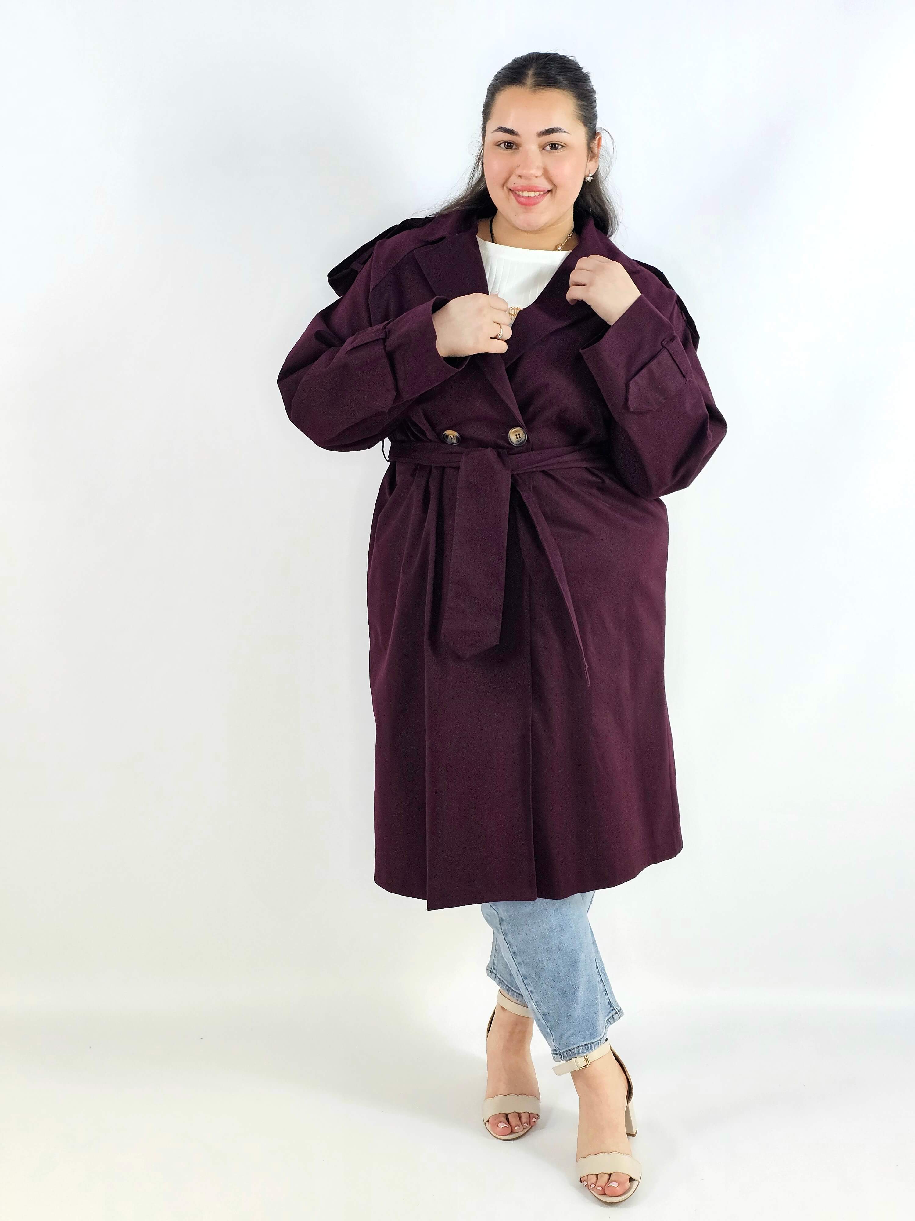 Klasyczny trencz – elegancki płaszcz dla każdej kobiety | Stylowa XL Stylowa XL