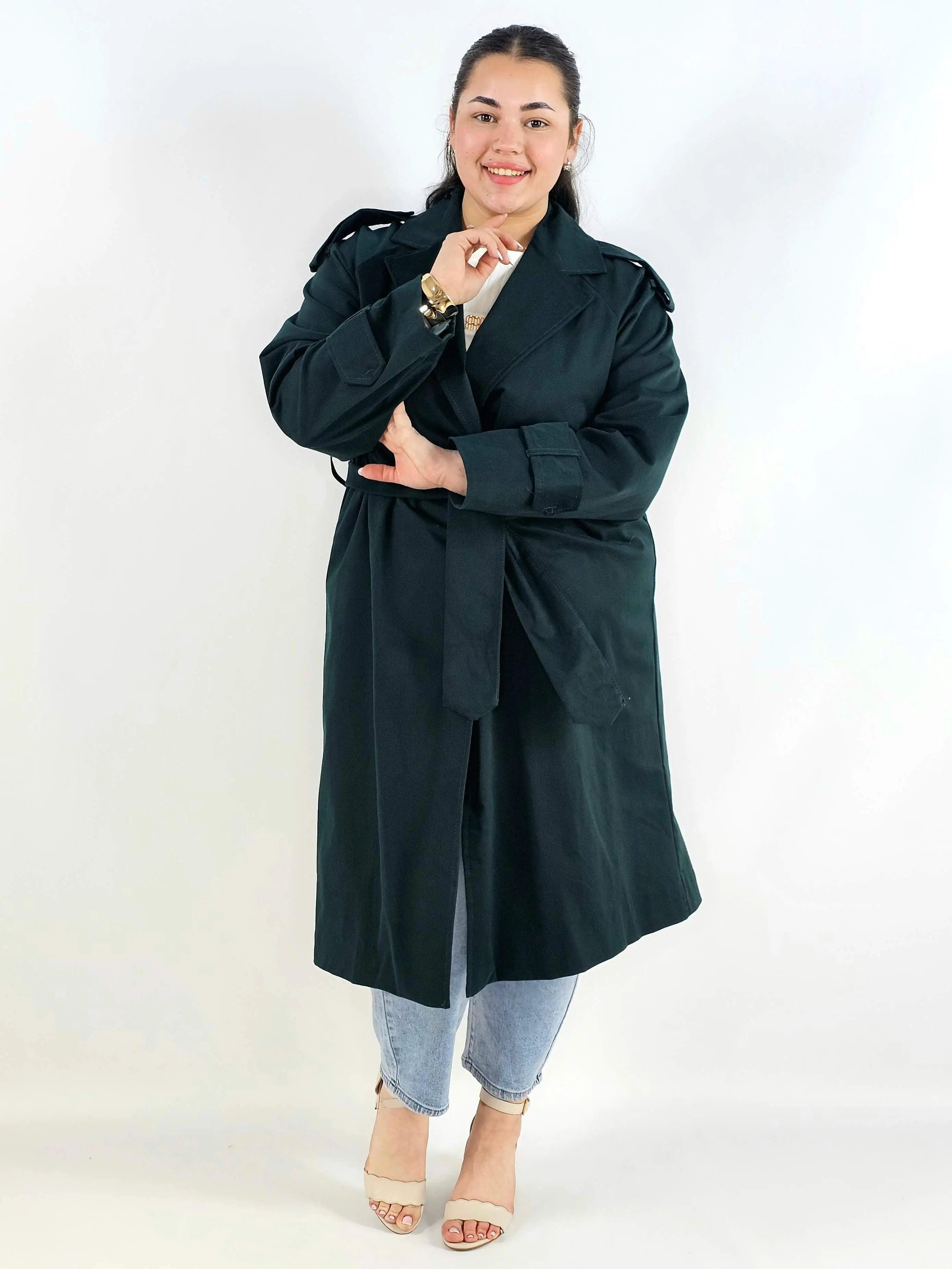 Klasyczny trencz – elegancki płaszcz dla każdej kobiety | Stylowa XL Stylowa XL