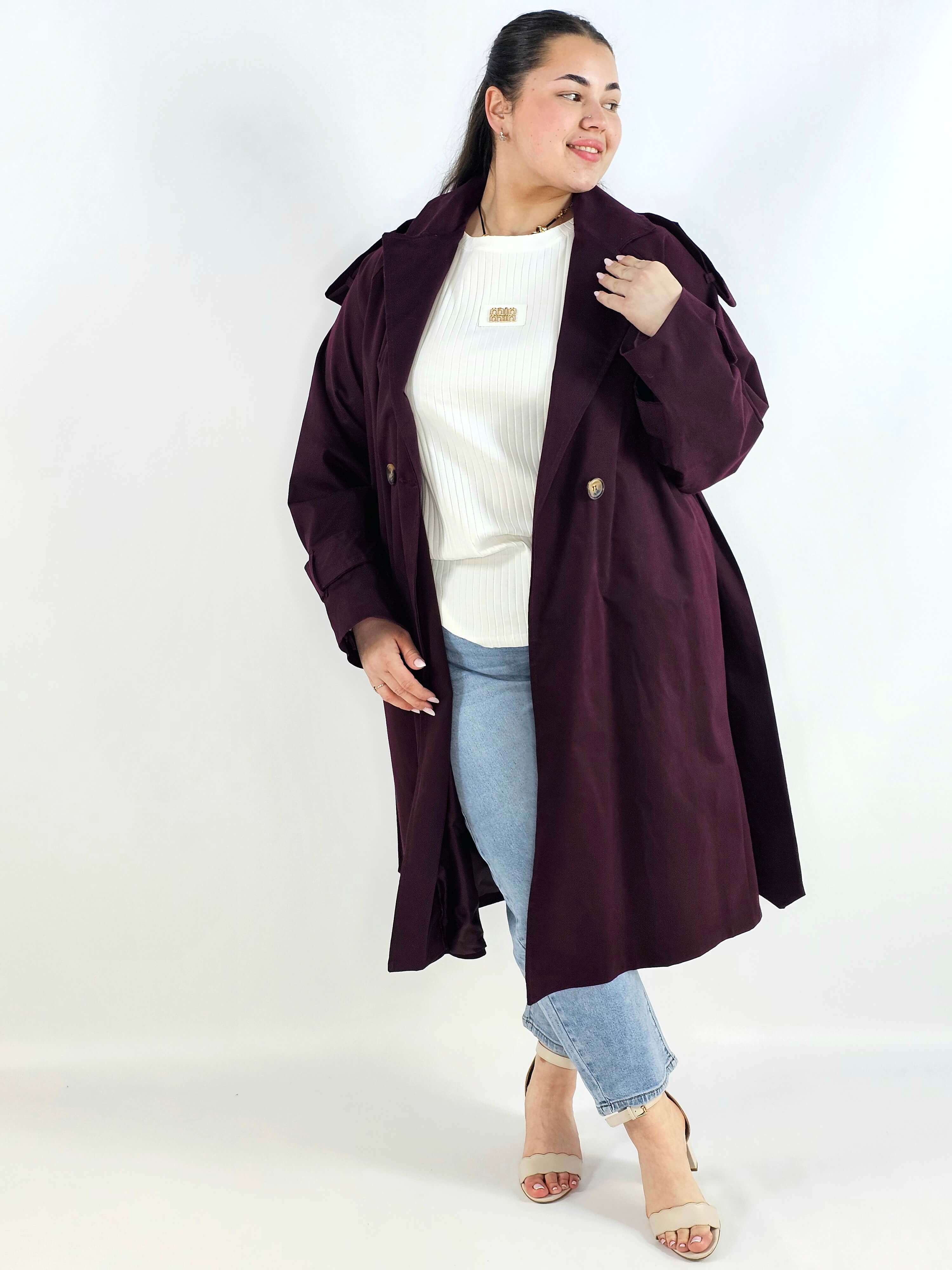 Klasyczny trencz – elegancki płaszcz dla każdej kobiety | Stylowa XL Stylowa XL