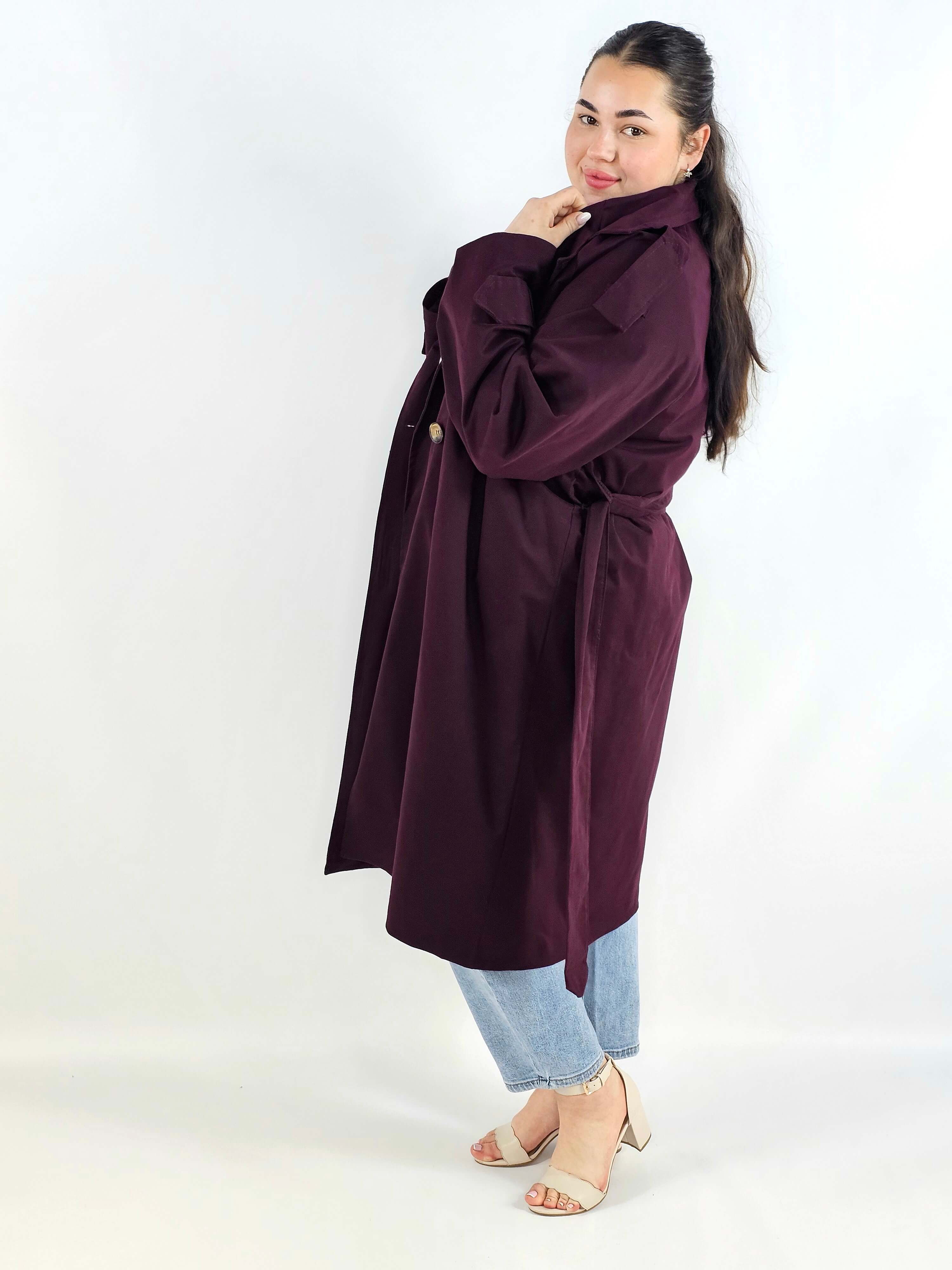 Klasyczny trencz – elegancki płaszcz dla każdej kobiety | Stylowa XL Stylowa XL