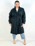 Klasyczny trencz – elegancki płaszcz dla każdej kobiety | Stylowa XL Stylowa XL