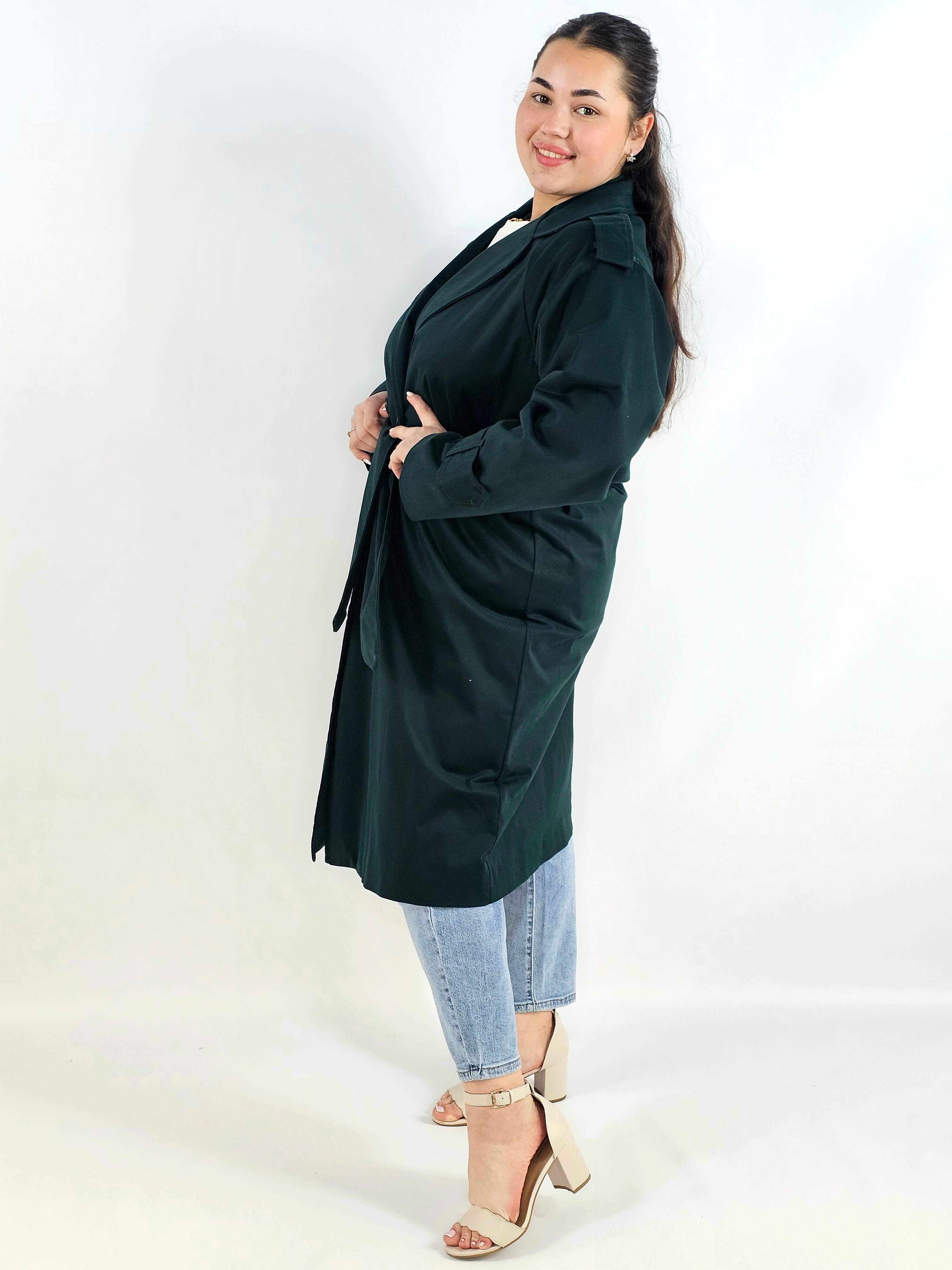 Klasyczny trencz – elegancki płaszcz dla każdej kobiety | Stylowa XL Stylowa XL