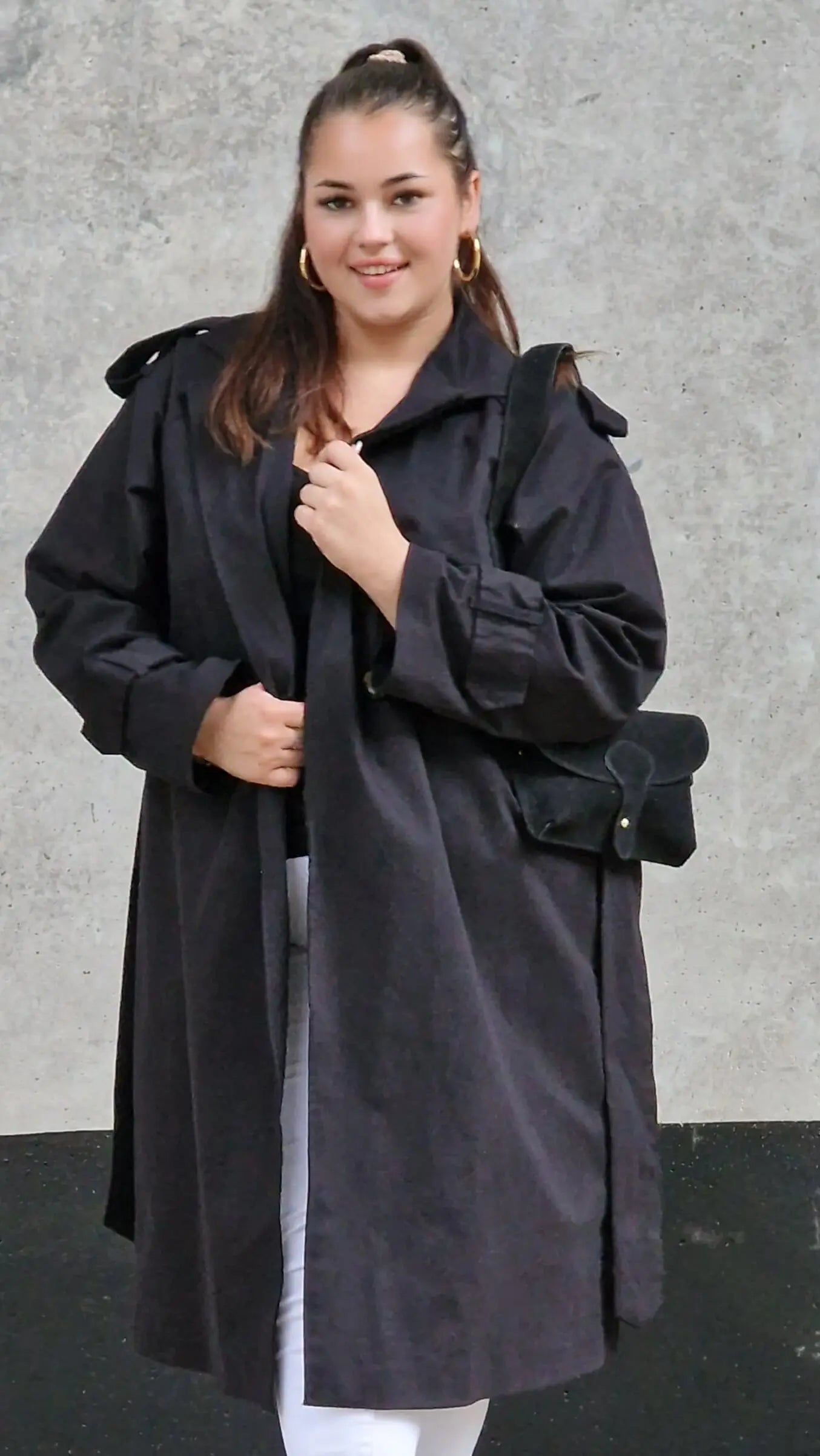 Klasyczny trencz – elegancki płaszcz dla każdej kobiety | Stylowa XL Stylowa XL