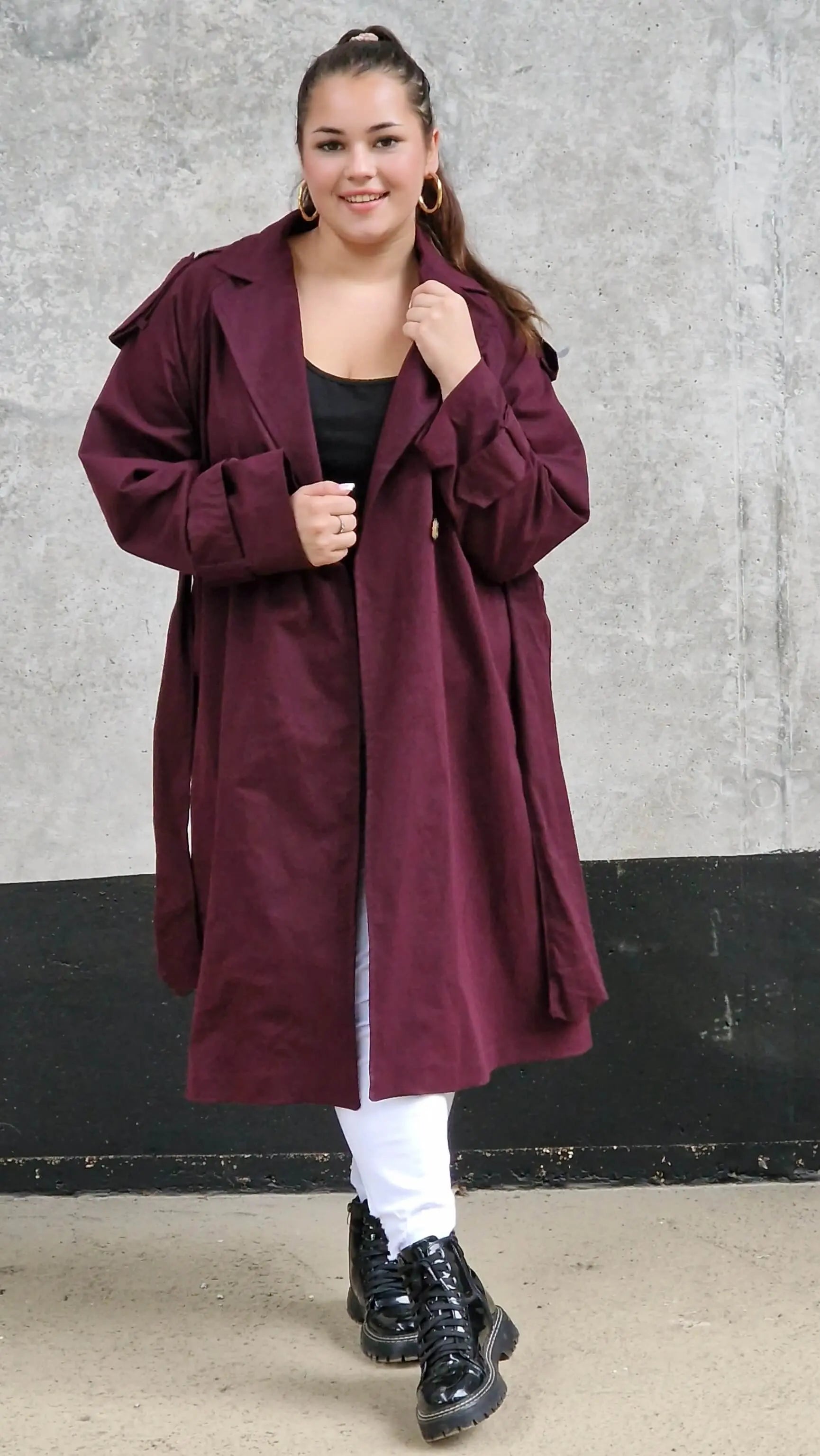 Klasyczny trencz – elegancki płaszcz dla każdej kobiety | Stylowa XL Stylowa XL