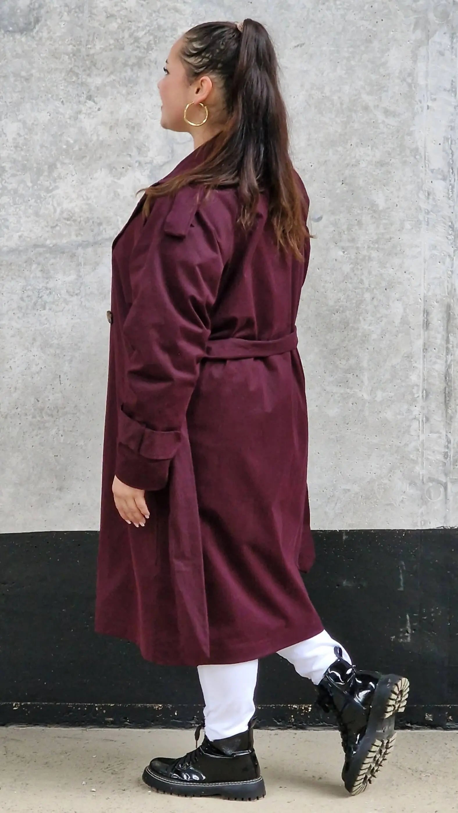 Klasyczny trencz – elegancki płaszcz dla każdej kobiety | Stylowa XL Stylowa XL