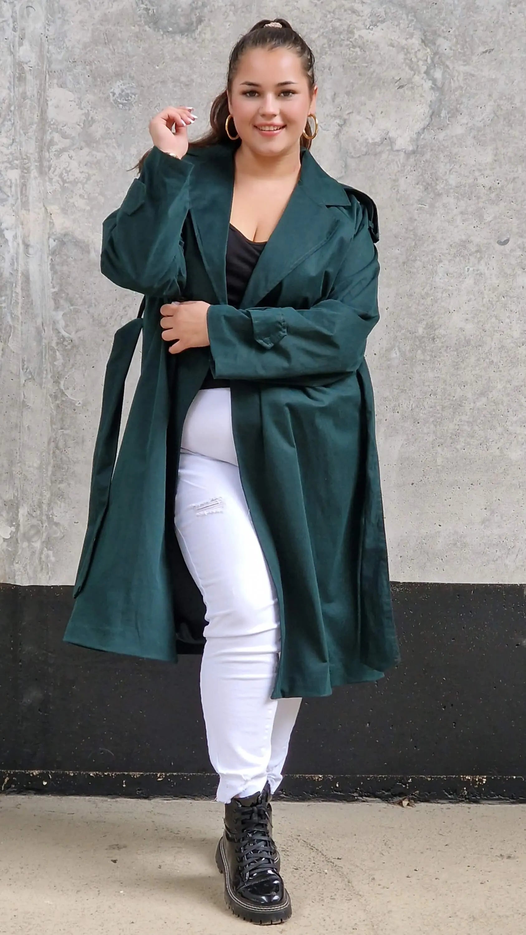 Klasyczny trencz – elegancki płaszcz dla każdej kobiety | Stylowa XL Stylowa XL