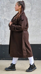 Klasyczny trencz – elegancki płaszcz dla każdej kobiety | Stylowa XL Stylowa XL