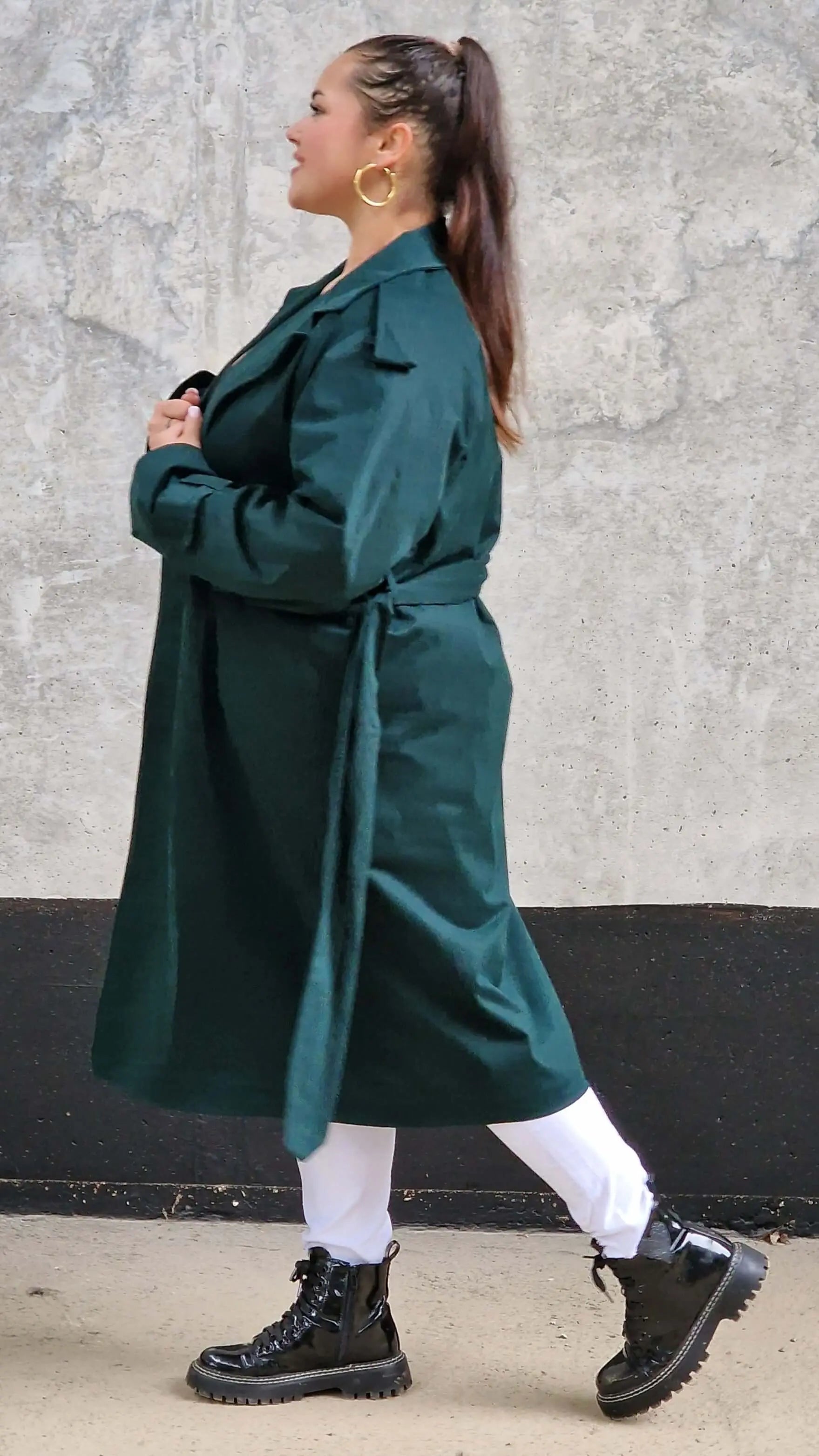 Klasyczny trencz – elegancki płaszcz dla każdej kobiety | Stylowa XL Stylowa XL