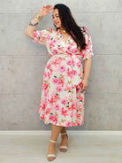 Kobieca sukienka plus size w kwiaty róży z kopertowym dekoltem- trzy kolory Stylowa XL