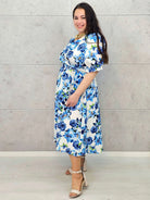 Kobieca sukienka plus size w kwiaty róży z kopertowym dekoltem- trzy kolory Stylowa XL