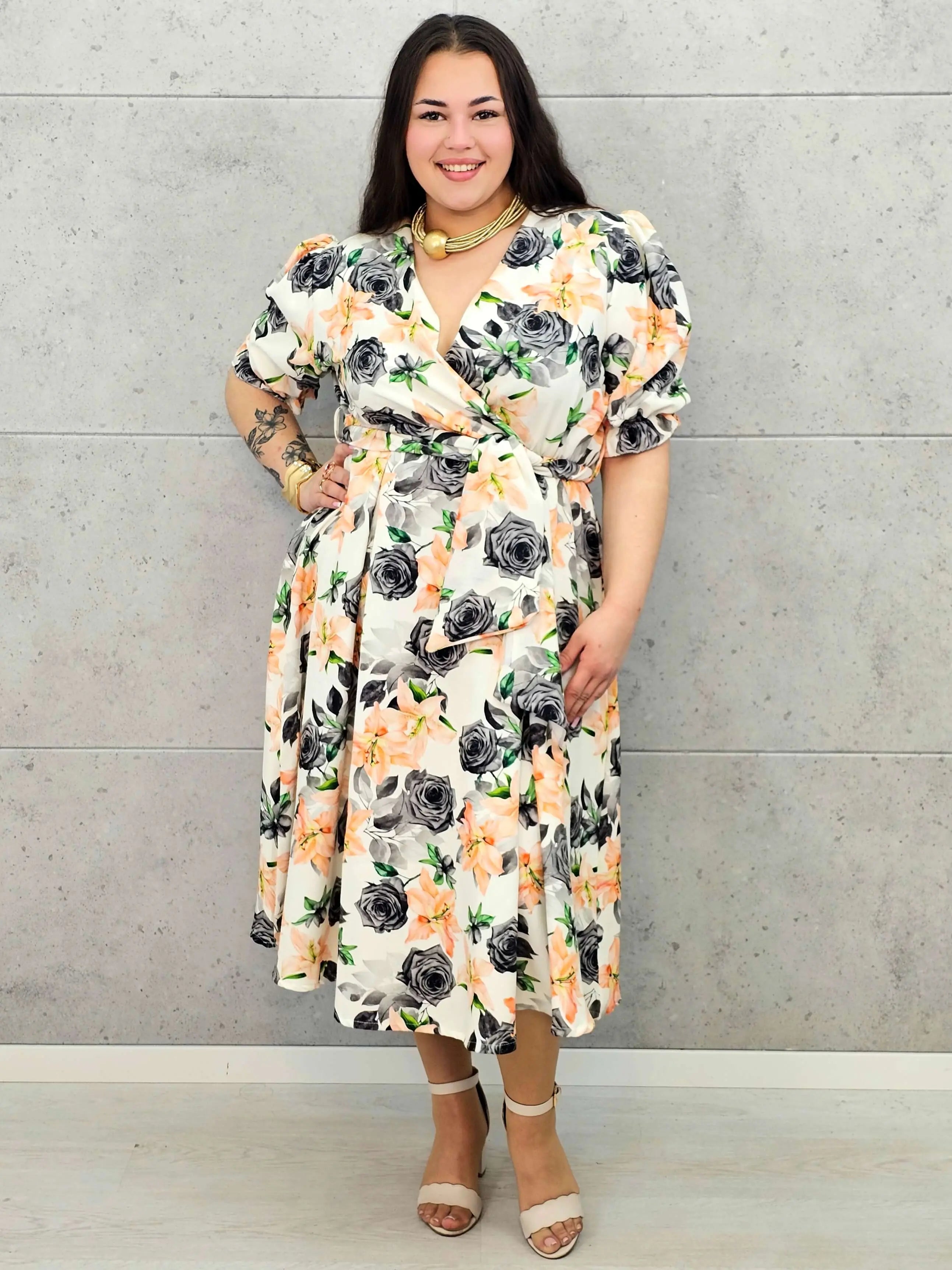 Kobieca sukienka plus size w kwiaty róży z kopertowym dekoltem- trzy kolory Stylowa XL