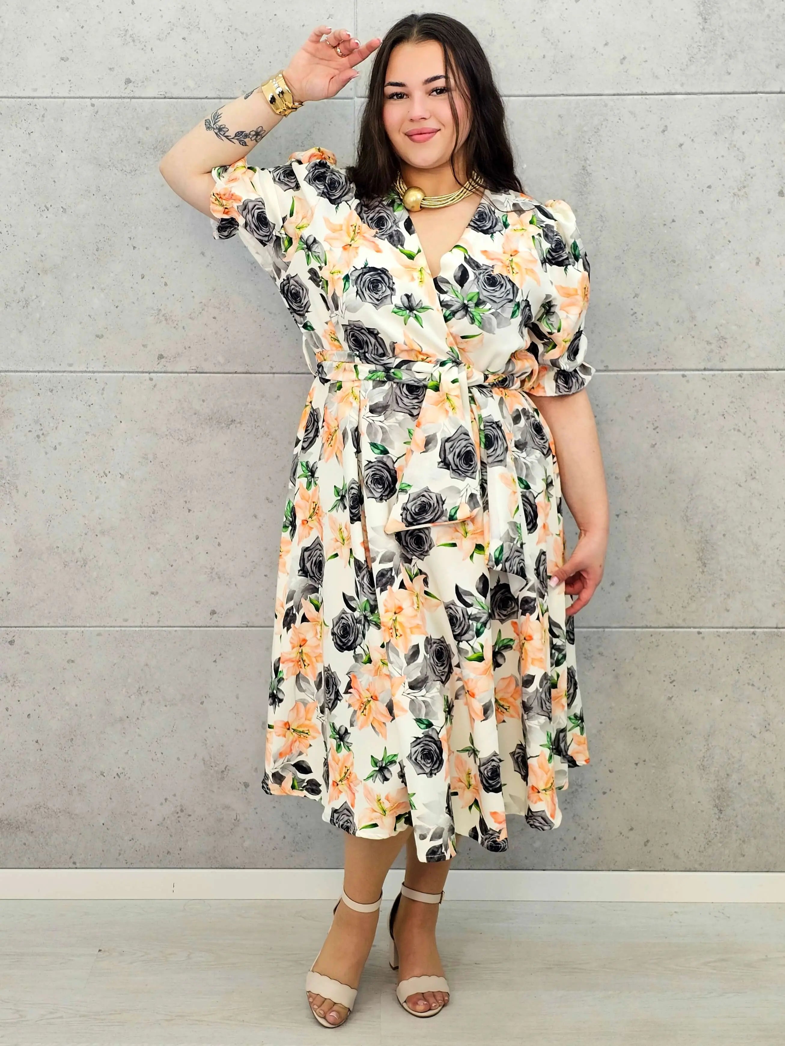 Kobieca sukienka plus size w kwiaty róży z kopertowym dekoltem- trzy kolory Stylowa XL