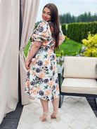 Kobieca sukienka w kwiaty róży z kopertowym dekoltem- trzy kolory Stylowa XL