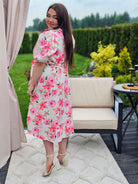 Kobieca sukienka w kwiaty róży z kopertowym dekoltem- trzy kolory Stylowa XL