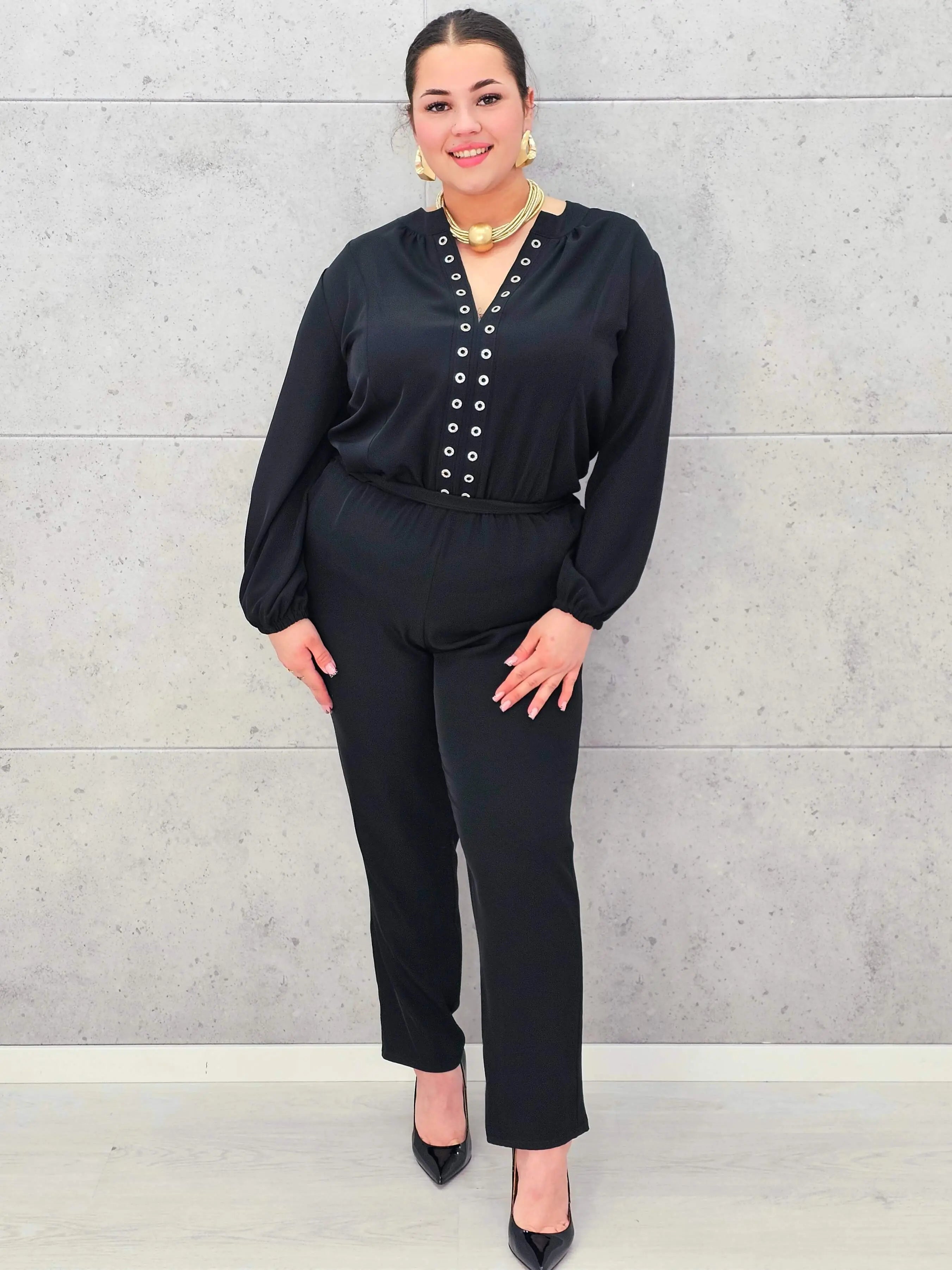 Kombinezon plus size StylowaXL – elegancja i komfort w czarnym wydaniu Stylowa XL