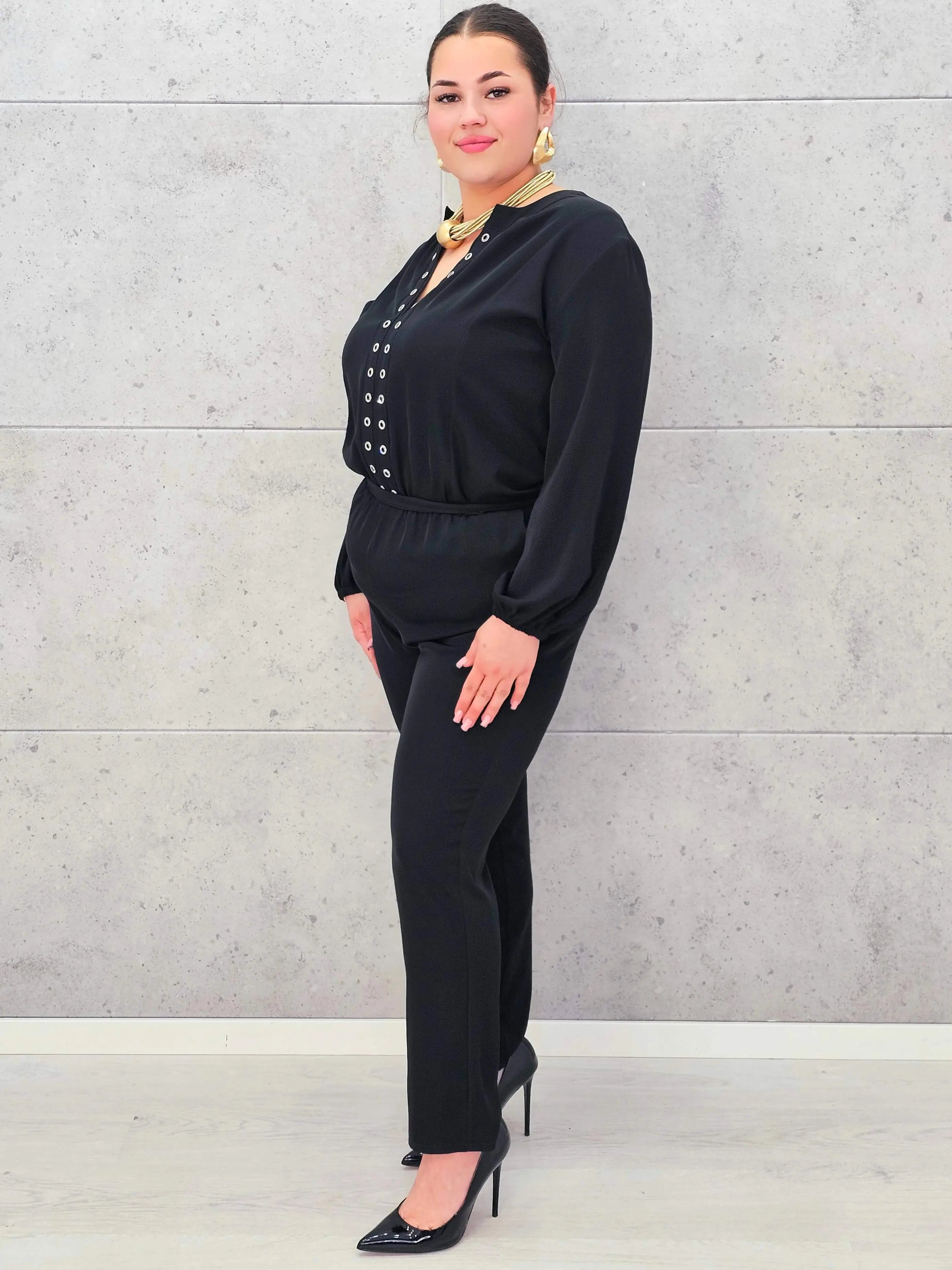 Kombinezon plus size StylowaXL – elegancja i komfort w czarnym wydaniu Stylowa XL