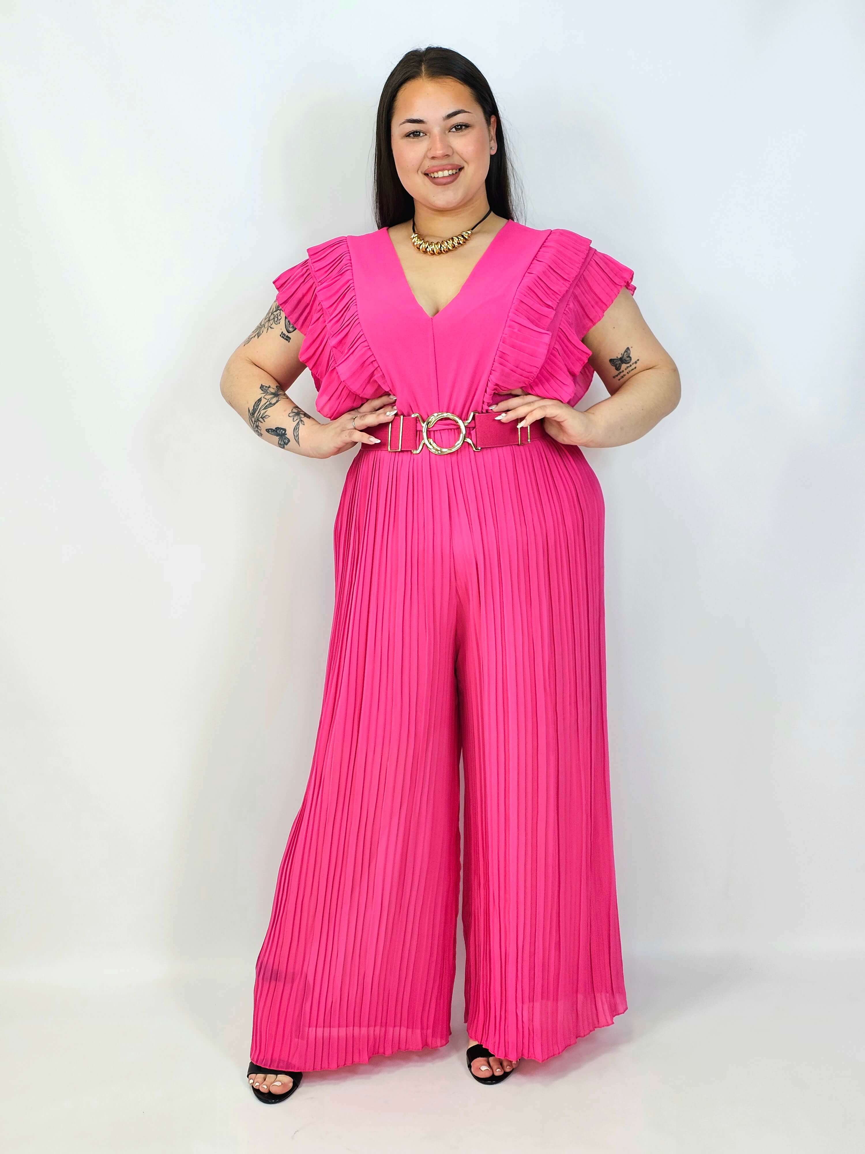 Kombinezon plus size VIP z plisowanymi nogawkami i efektownym dekoltem Stylowa XL
