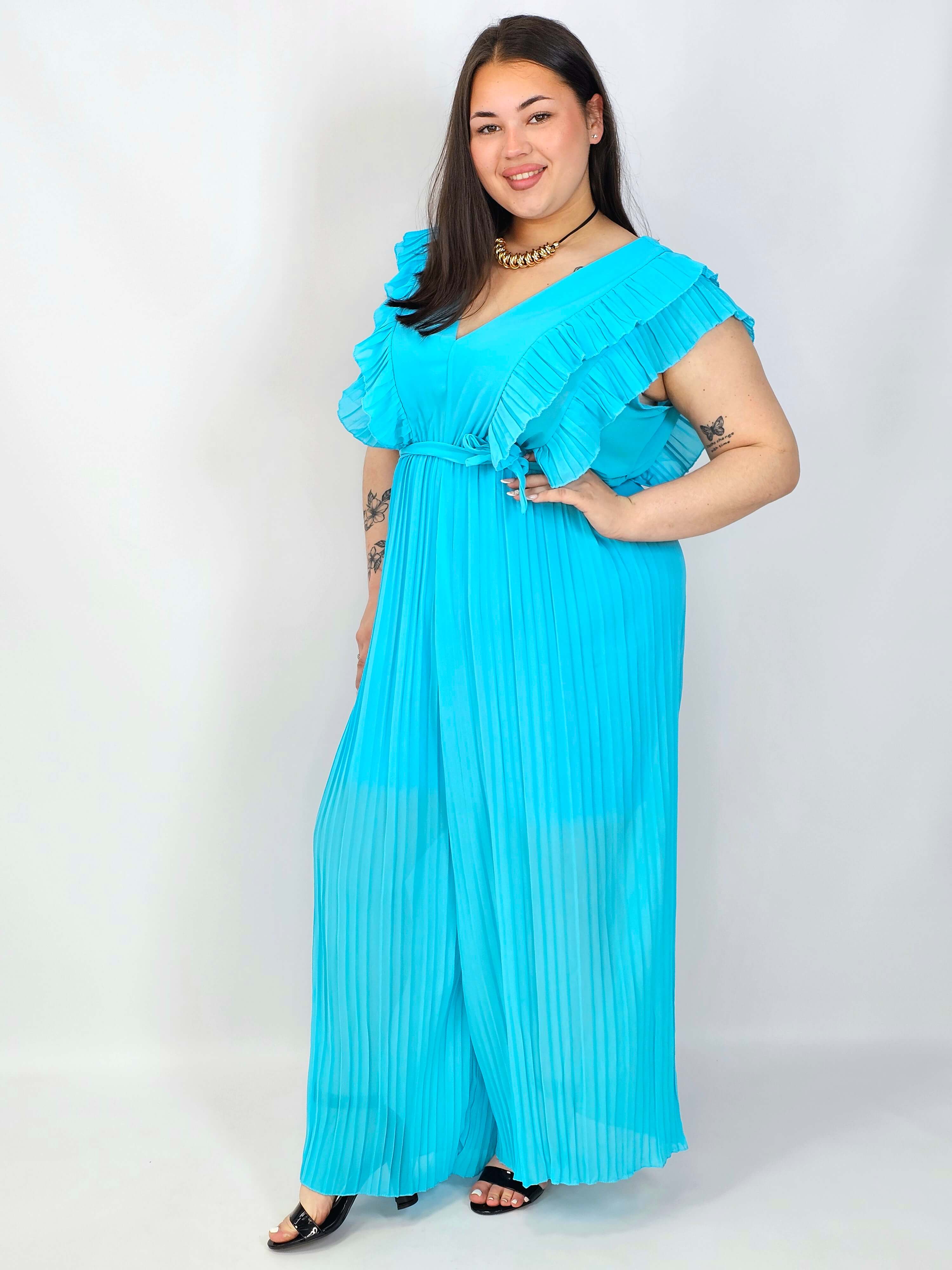 Kombinezon plus size VIP z plisowanymi nogawkami i efektownym dekoltem Stylowa XL