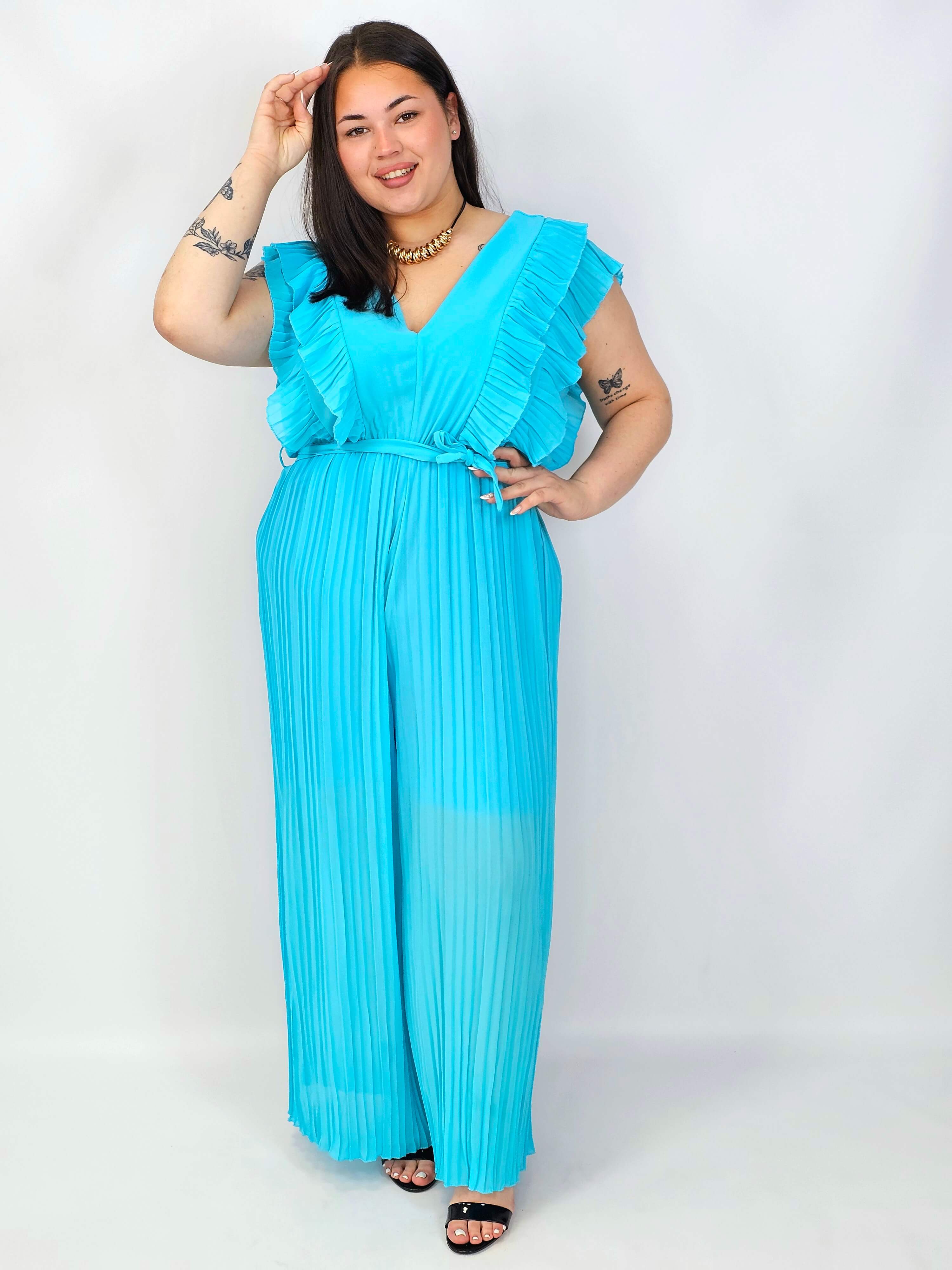 Kombinezon plus size VIP z plisowanymi nogawkami i efektownym dekoltem Stylowa XL