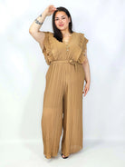Kombinezon plus size VIP z plisowanymi nogawkami i efektownym dekoltem Stylowa XL