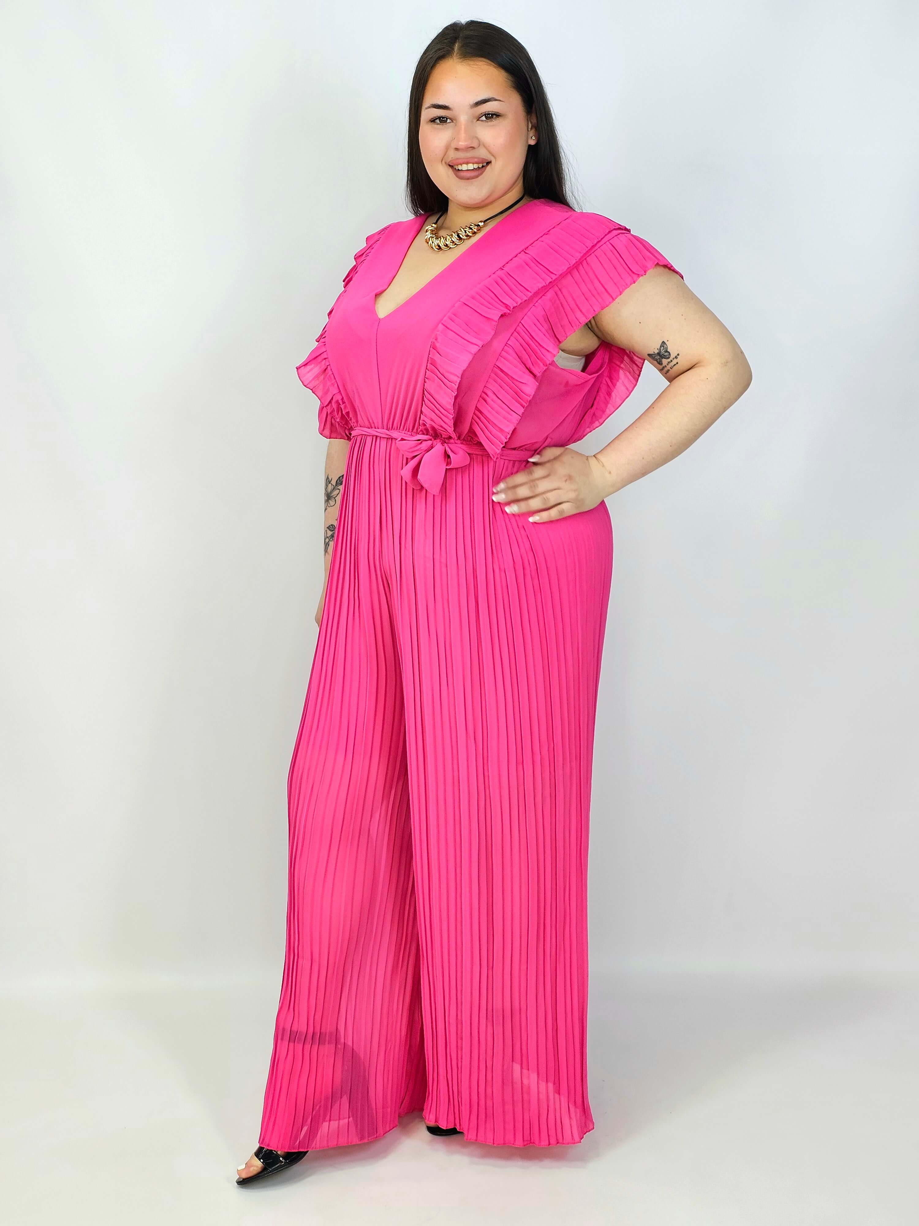 Kombinezon plus size VIP z plisowanymi nogawkami i efektownym dekoltem Stylowa XL