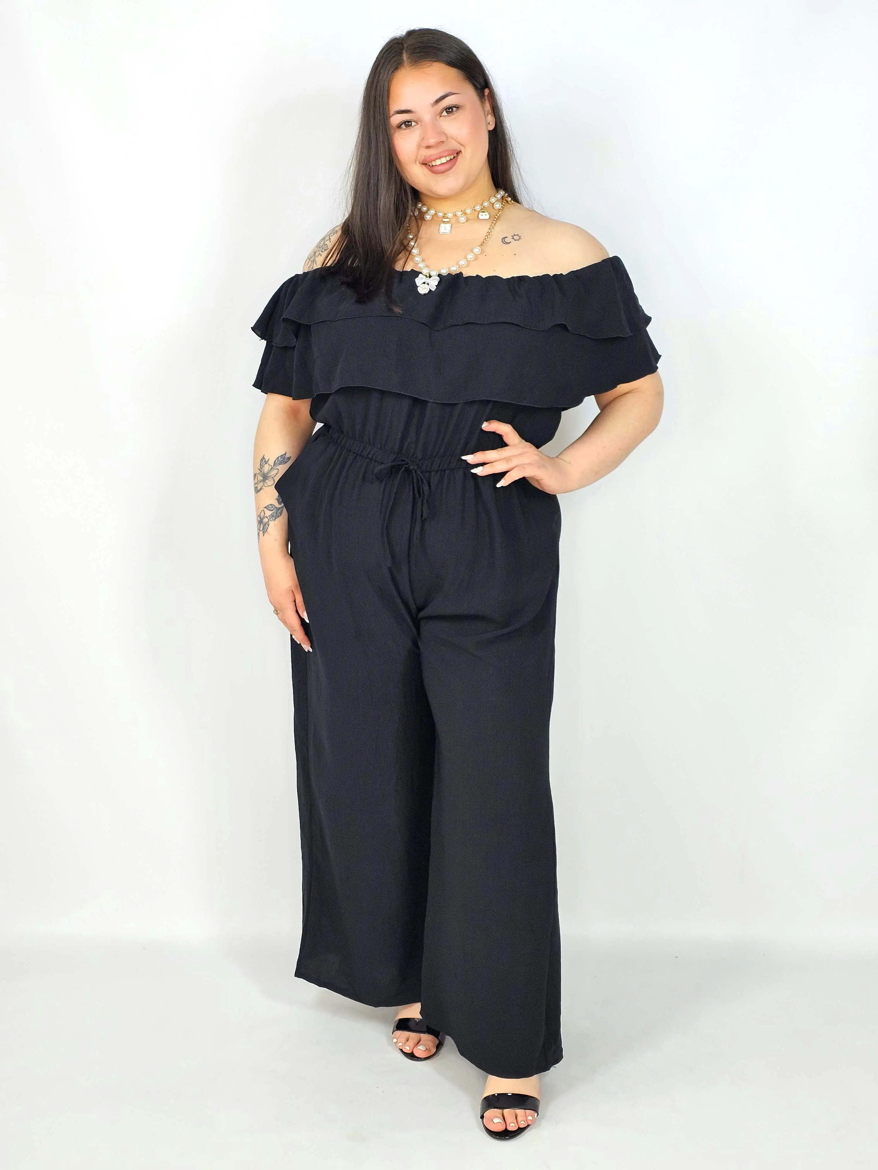 Kombinezon plus size –elegancki kombinezon z odkrytymi ramionami i szerokimi nogawkami Stylowa XL