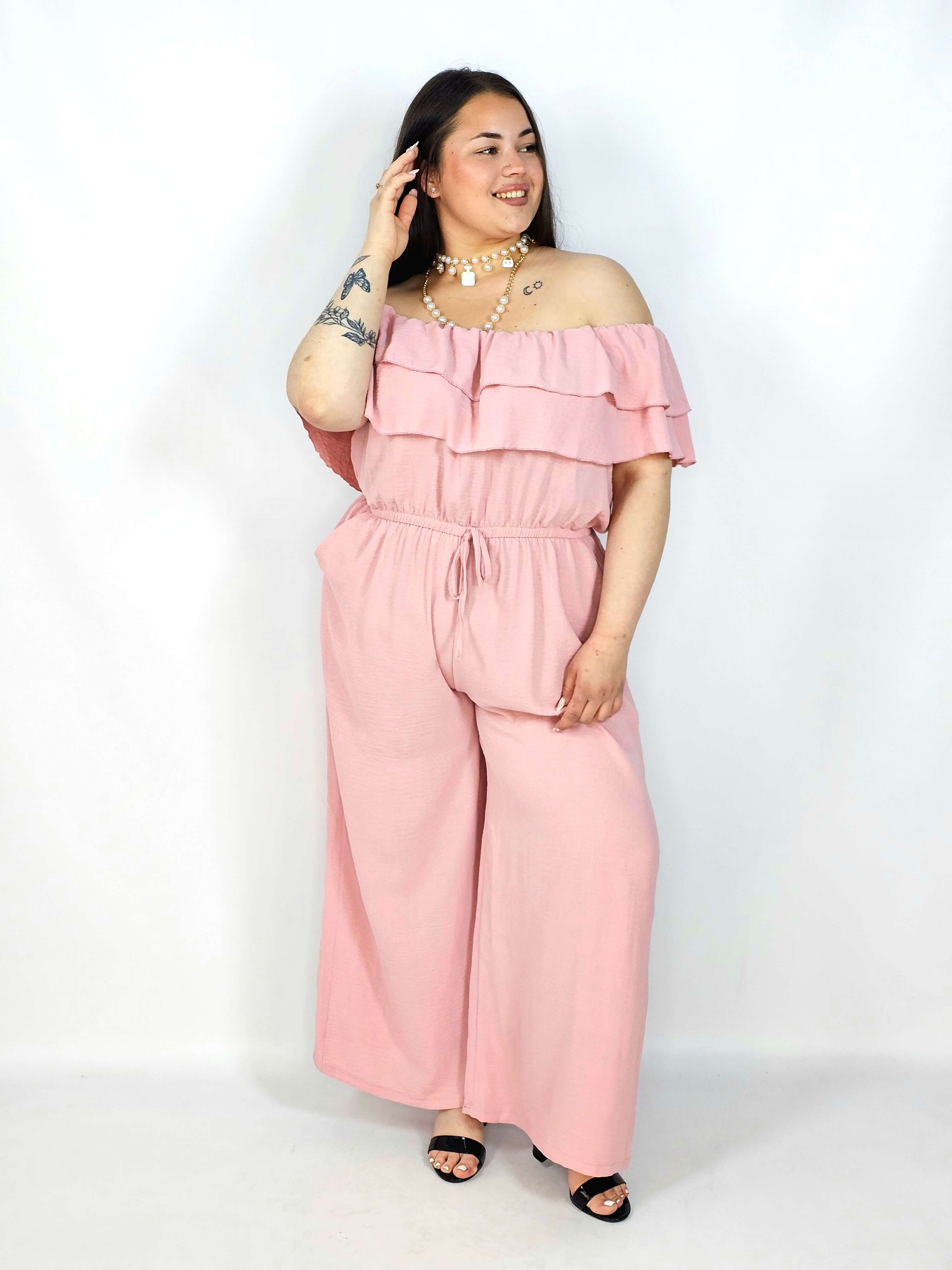 Kombinezon plus size –elegancki kombinezon z odkrytymi ramionami i szerokimi nogawkami Stylowa XL