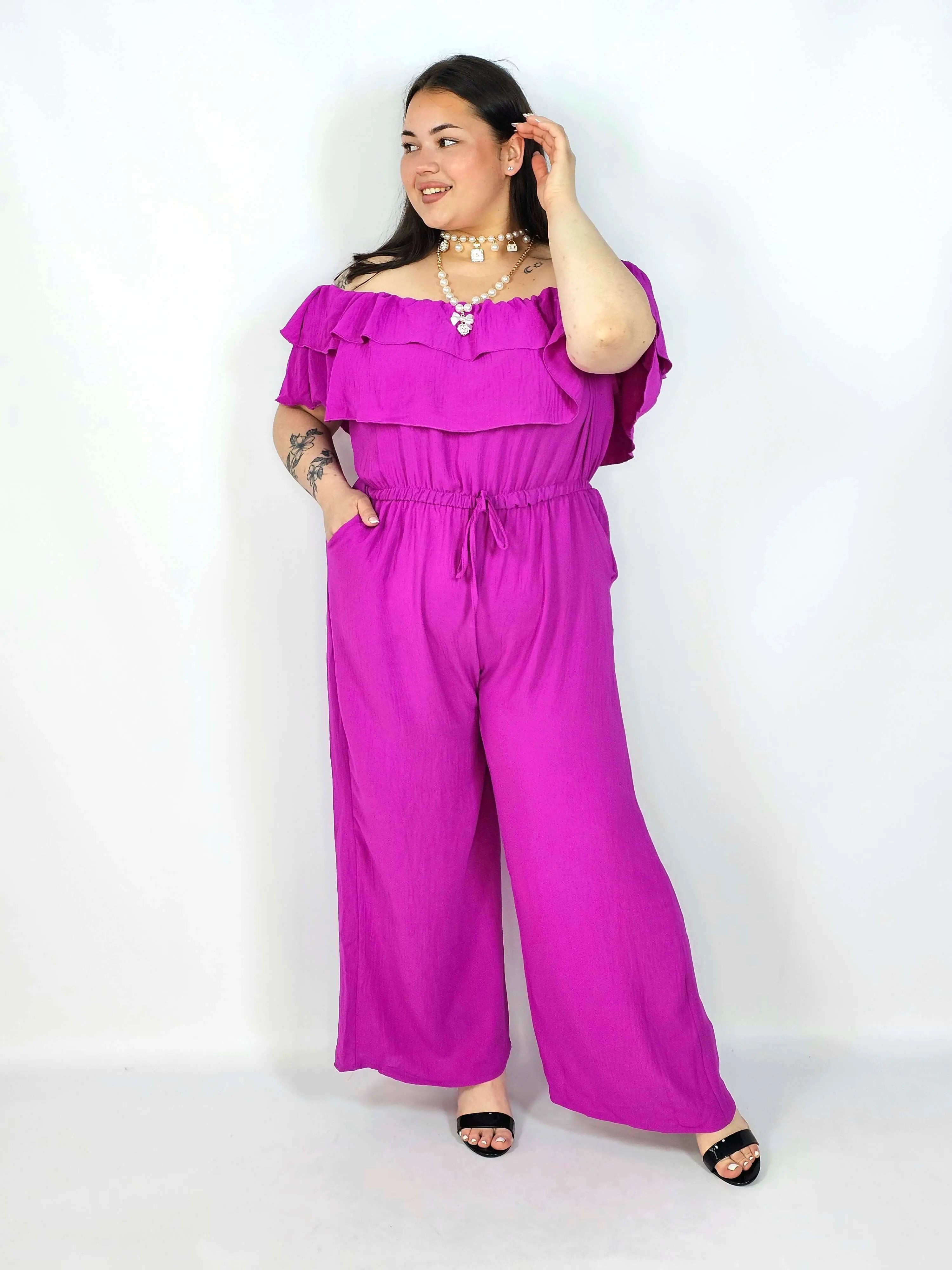 Kombinezon plus size –elegancki kombinezon z odkrytymi ramionami i szerokimi nogawkami Stylowa XL