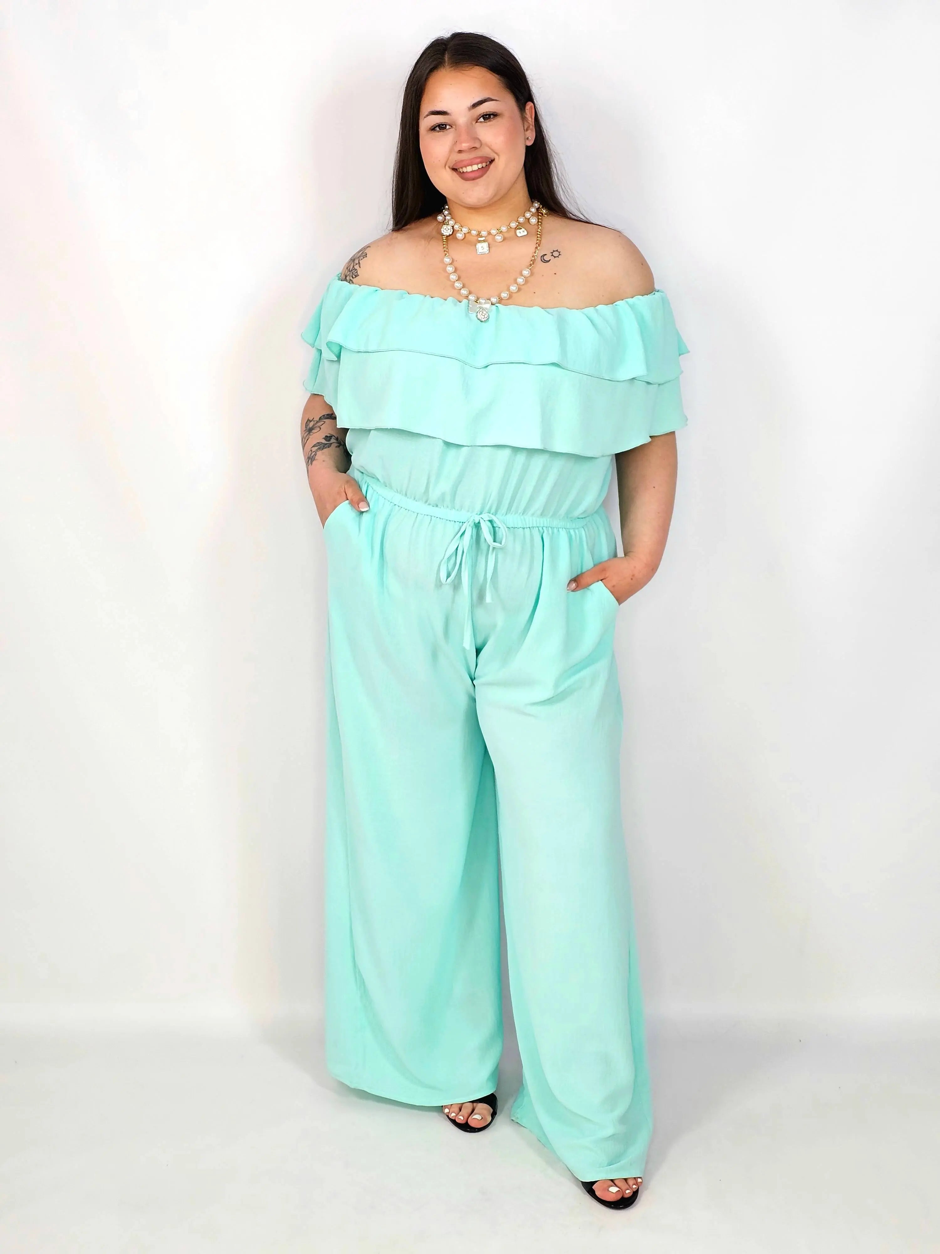 Kombinezon plus size –elegancki kombinezon z odkrytymi ramionami i szerokimi nogawkami Stylowa XL